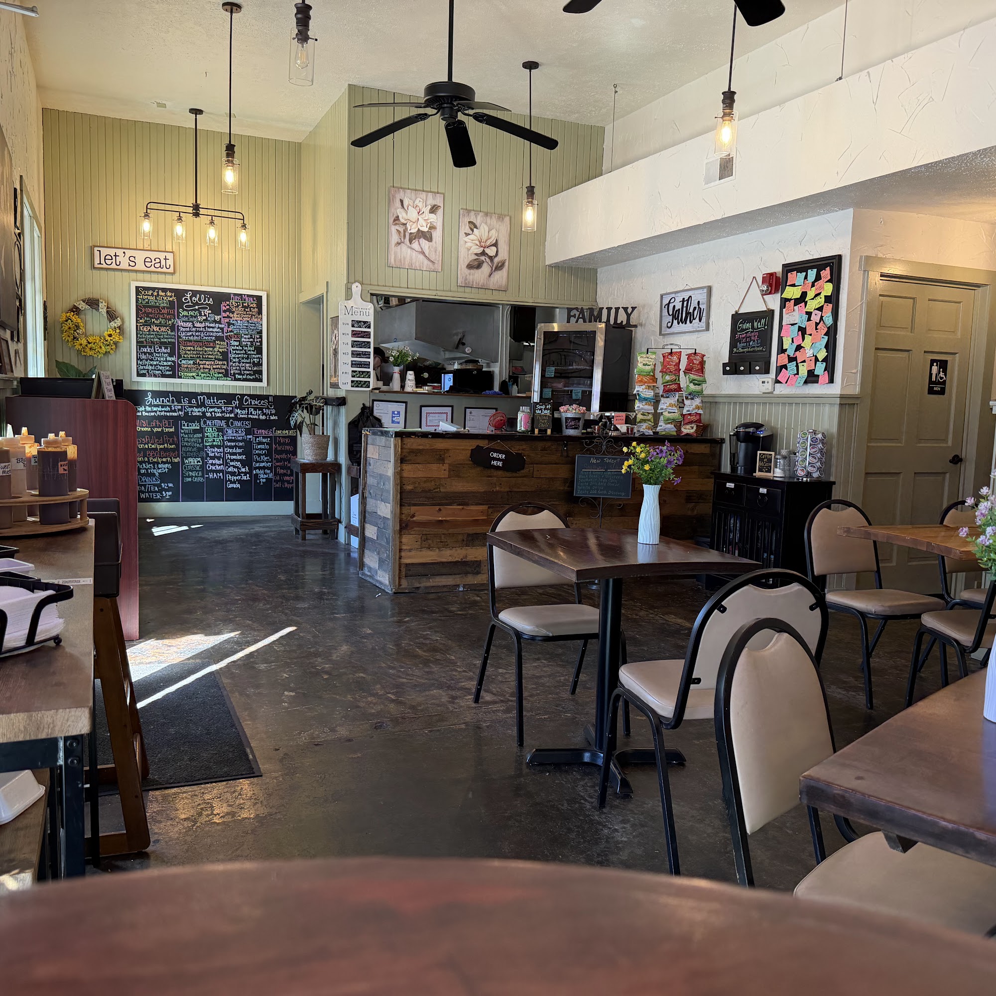 Lolli's (Off the Square)