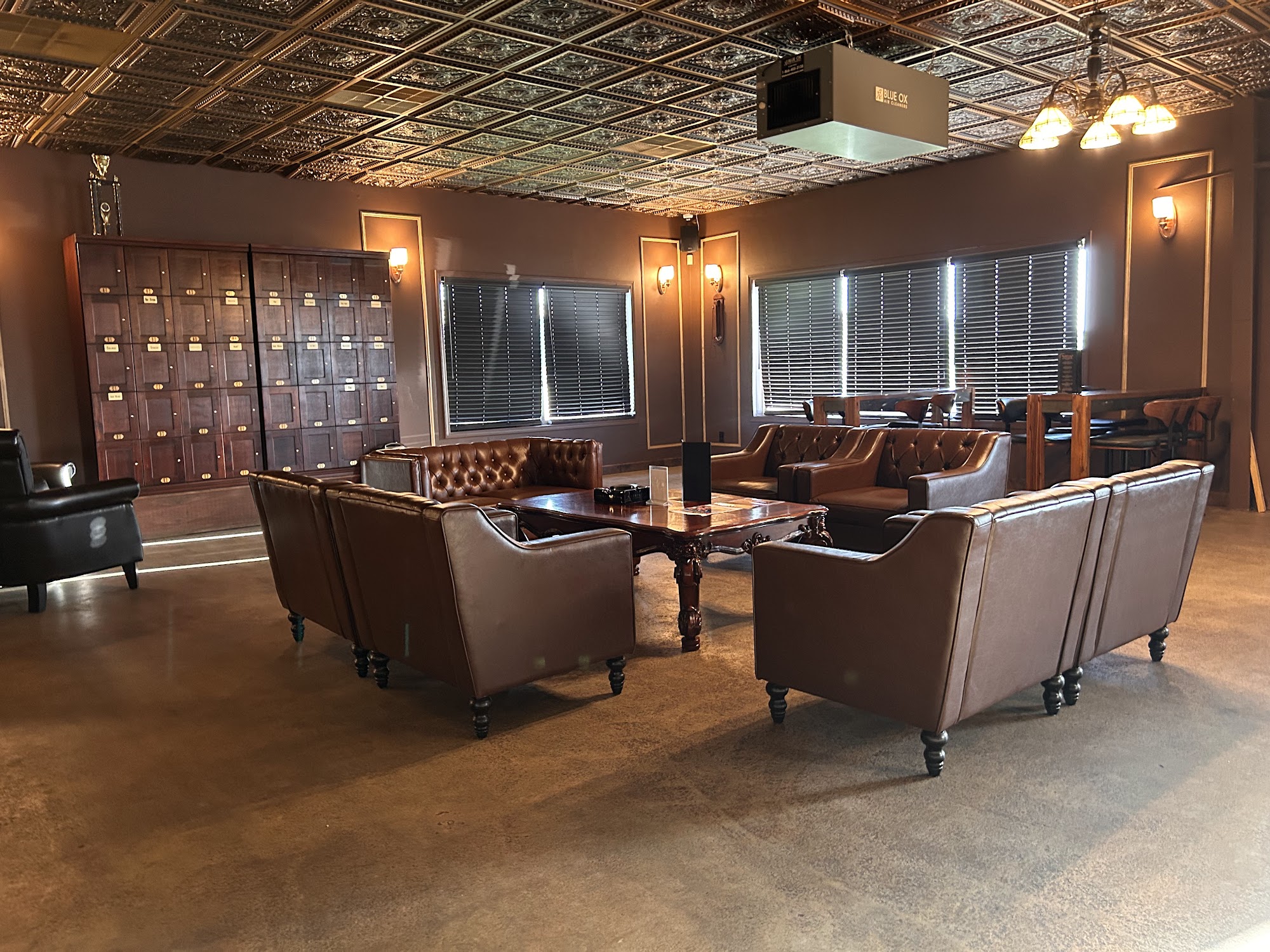 The Office Cigar Lounge Saint Robert