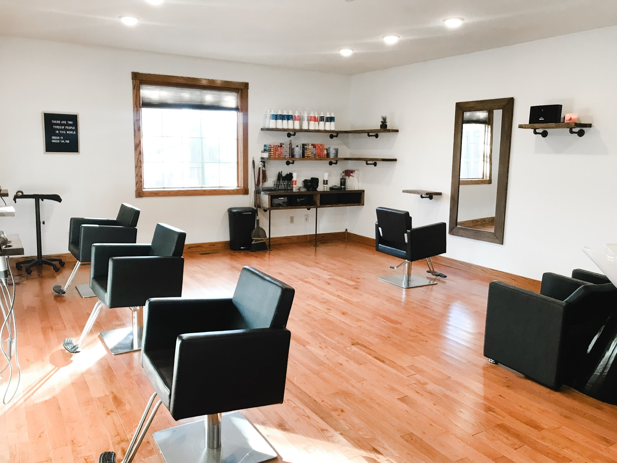 j.2 salon 4650 S National Ave D-7, Springfield Missouri 65810