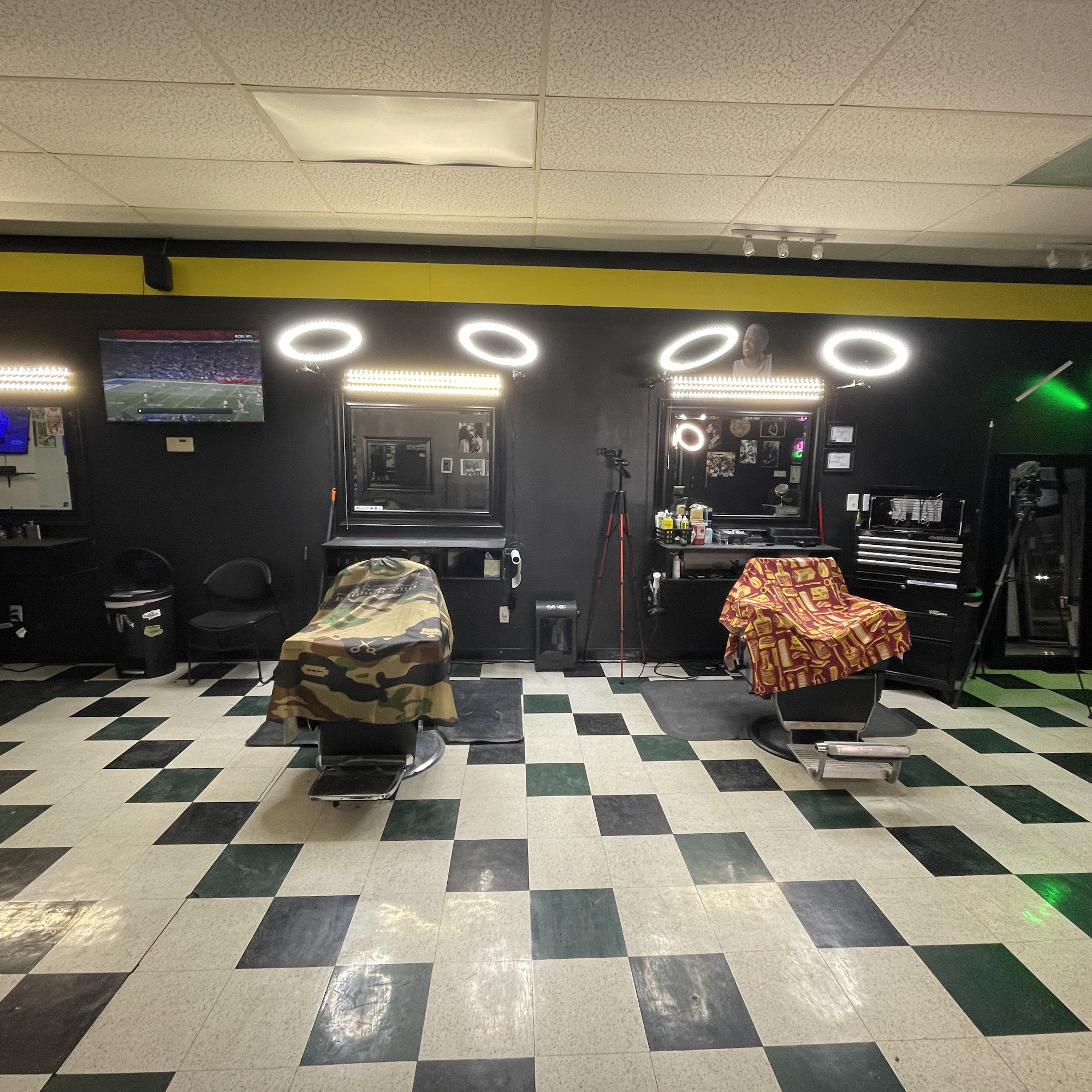 Kings & Queens Barber And Beauty 8514 Manchester Rd, St. Louis Missouri 63144