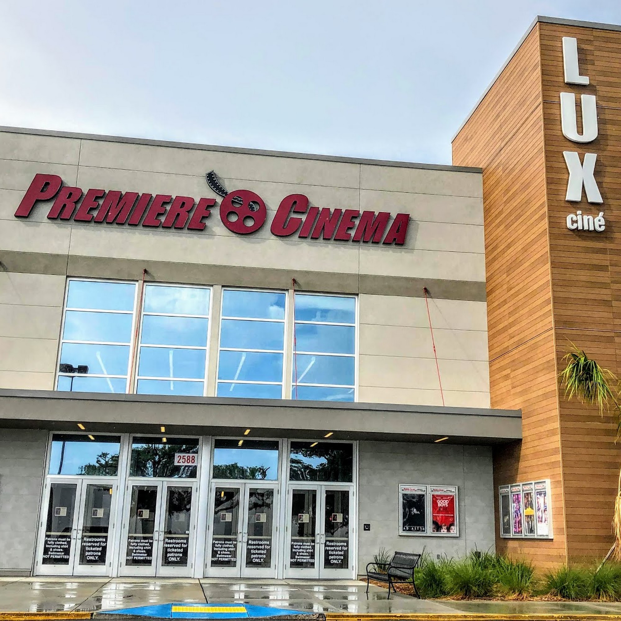 Biloxi Premiere LUX Cine & Pizza Pub Biloxi