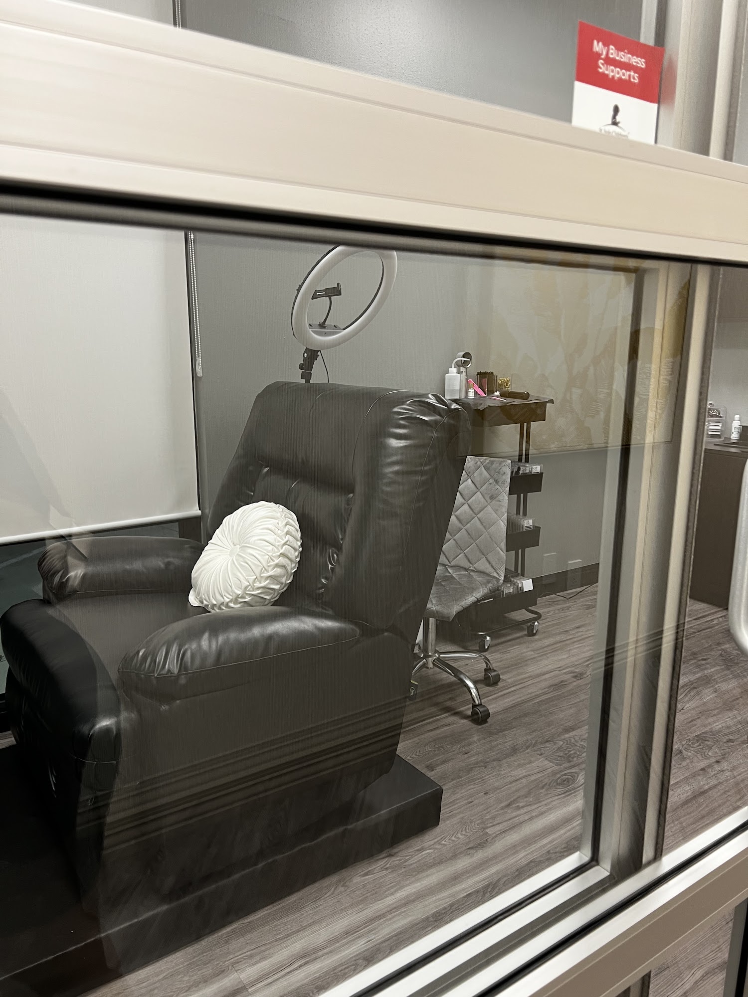 BKONIC LOOKS STUDIO 11428 US 49 SUITE 108, Gulfport Mississippi 39503