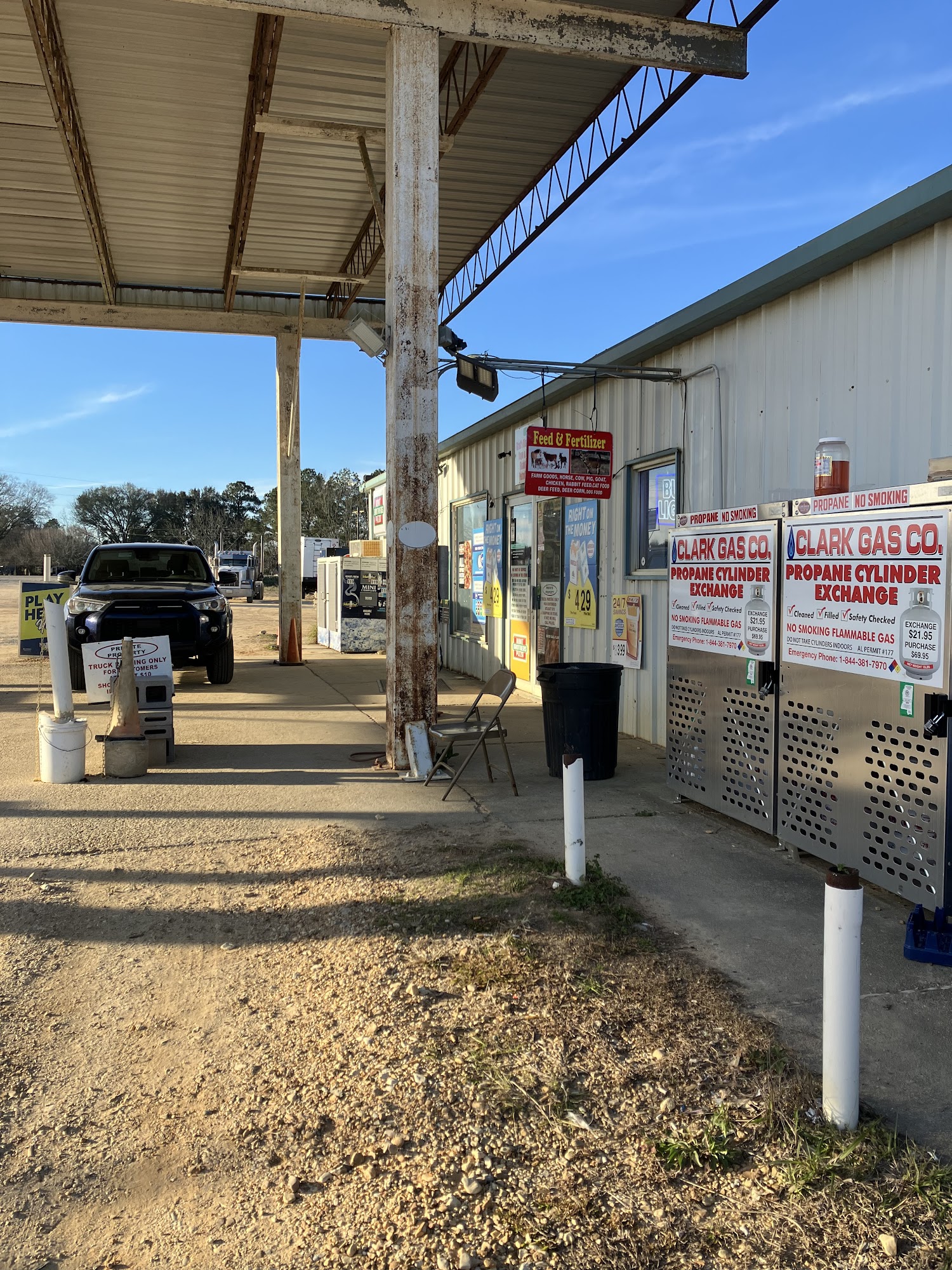 3 WAY TRUCK STOP Monticello
