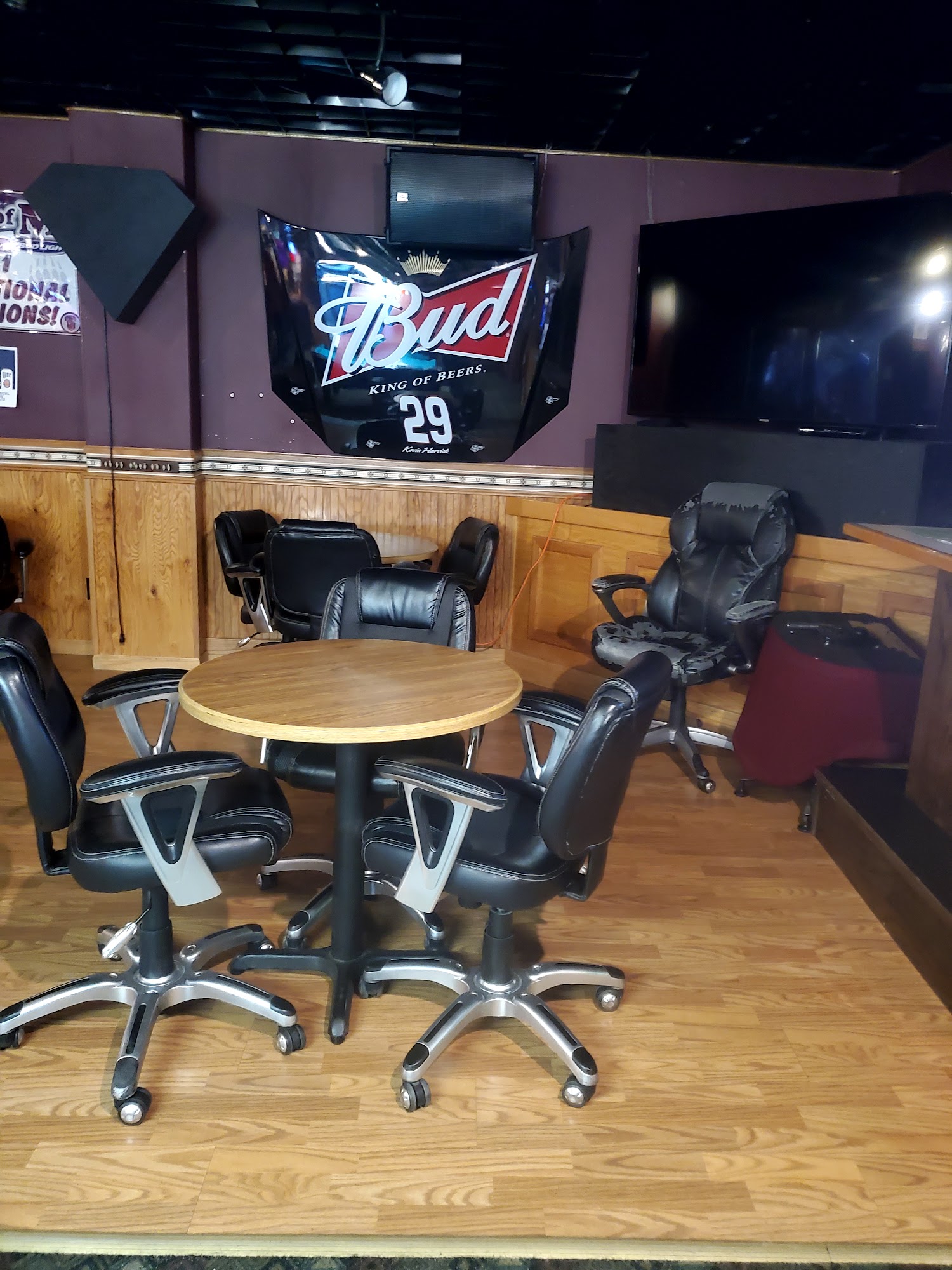 Deano's Diamond D Lounge