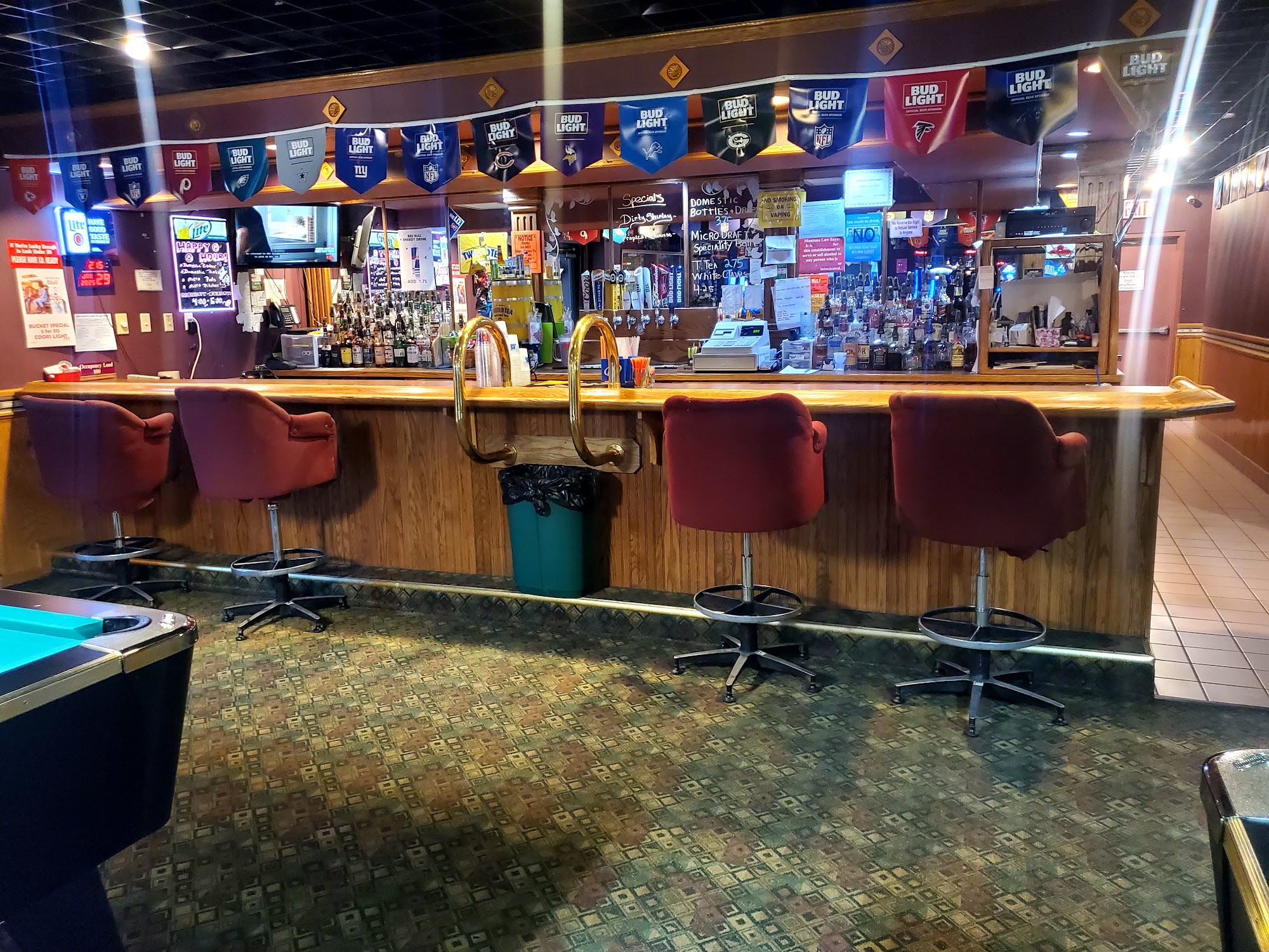 Deano's Diamond D Lounge