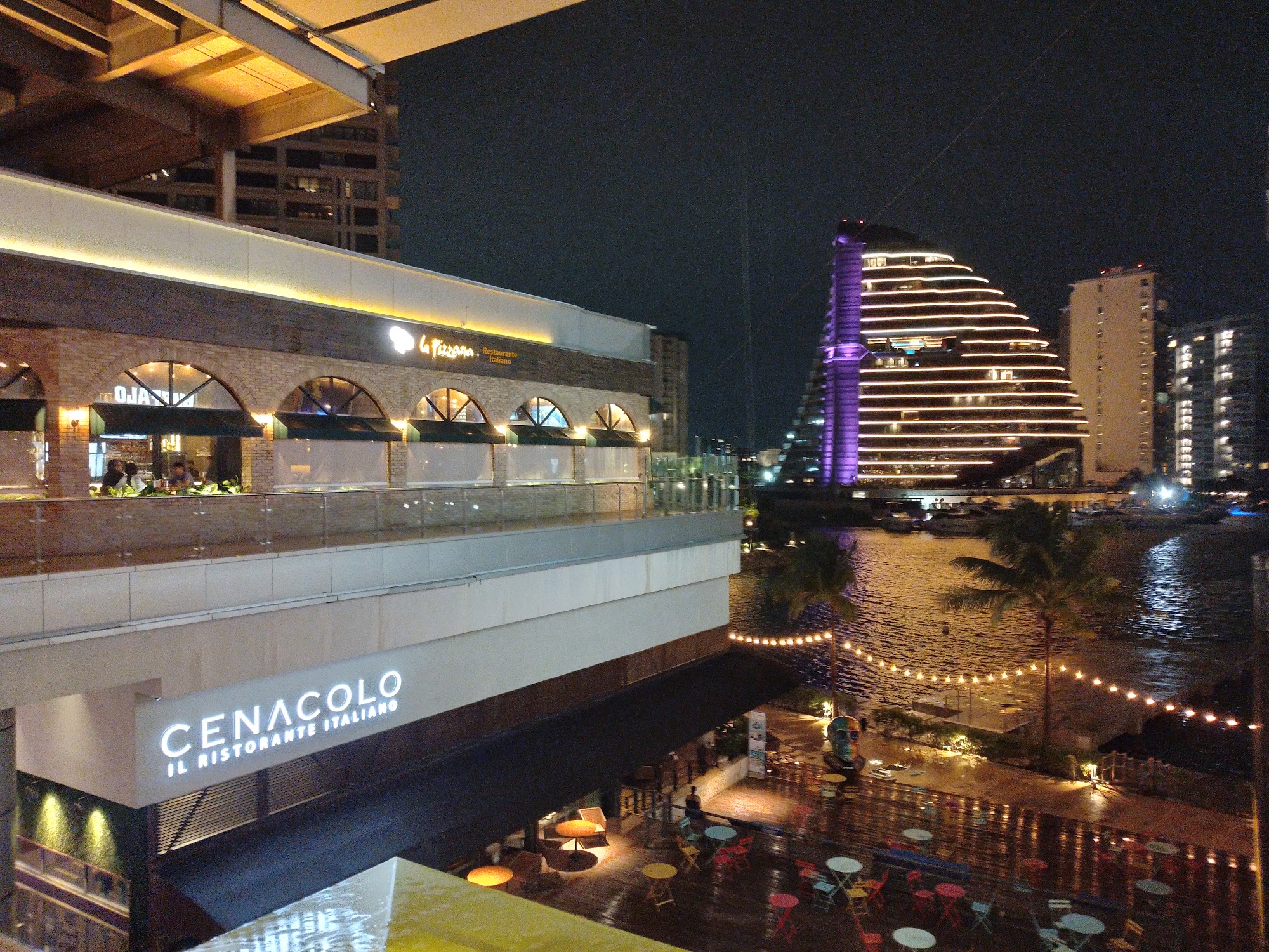 Starbucks Marina Puerto Cancún
