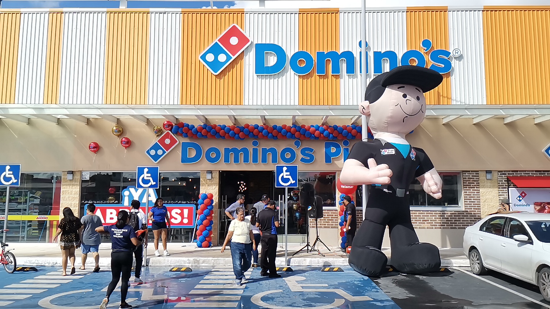 Domino's Velamar