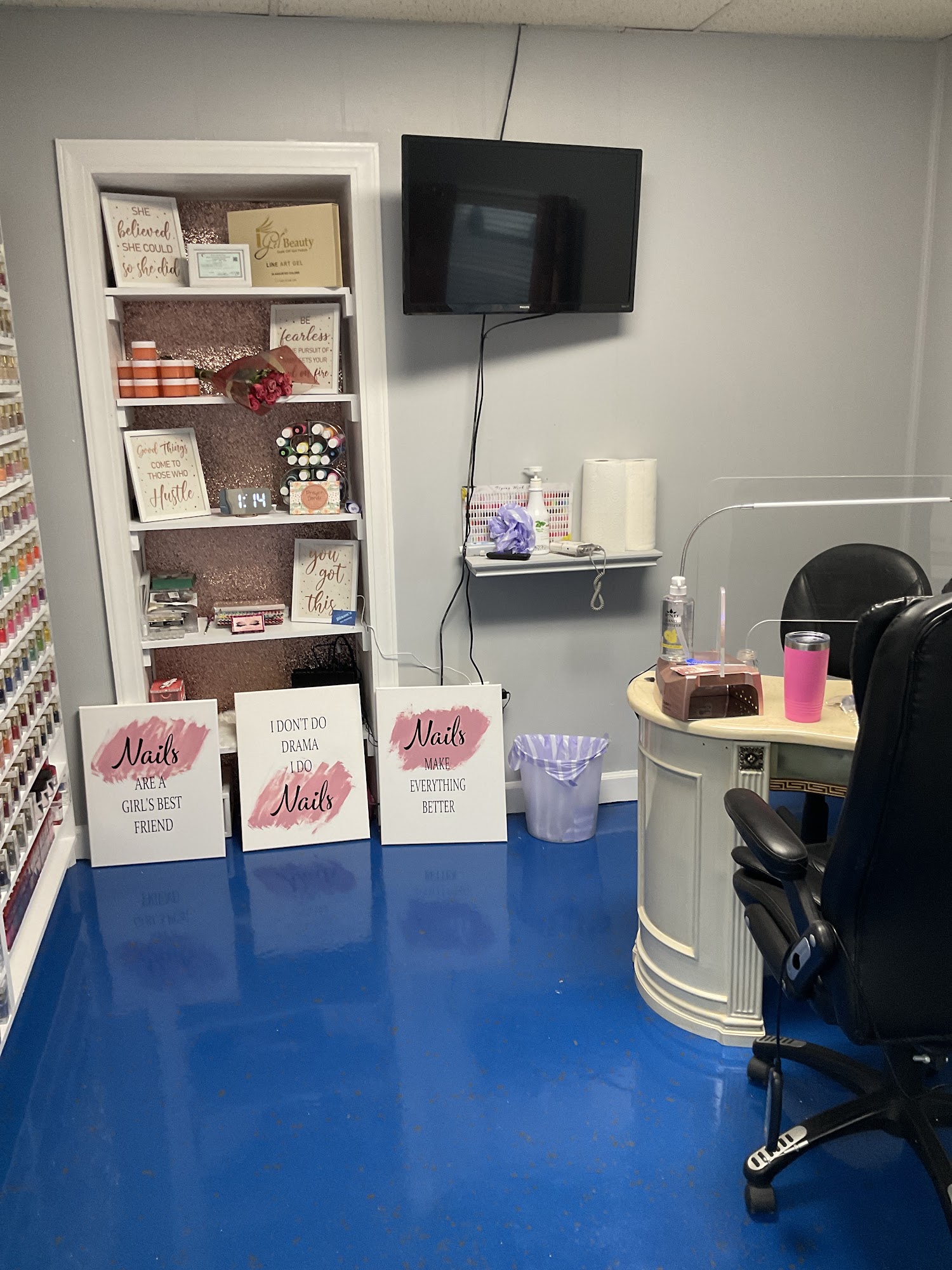 D'Luxe Beauty Bar, LLC