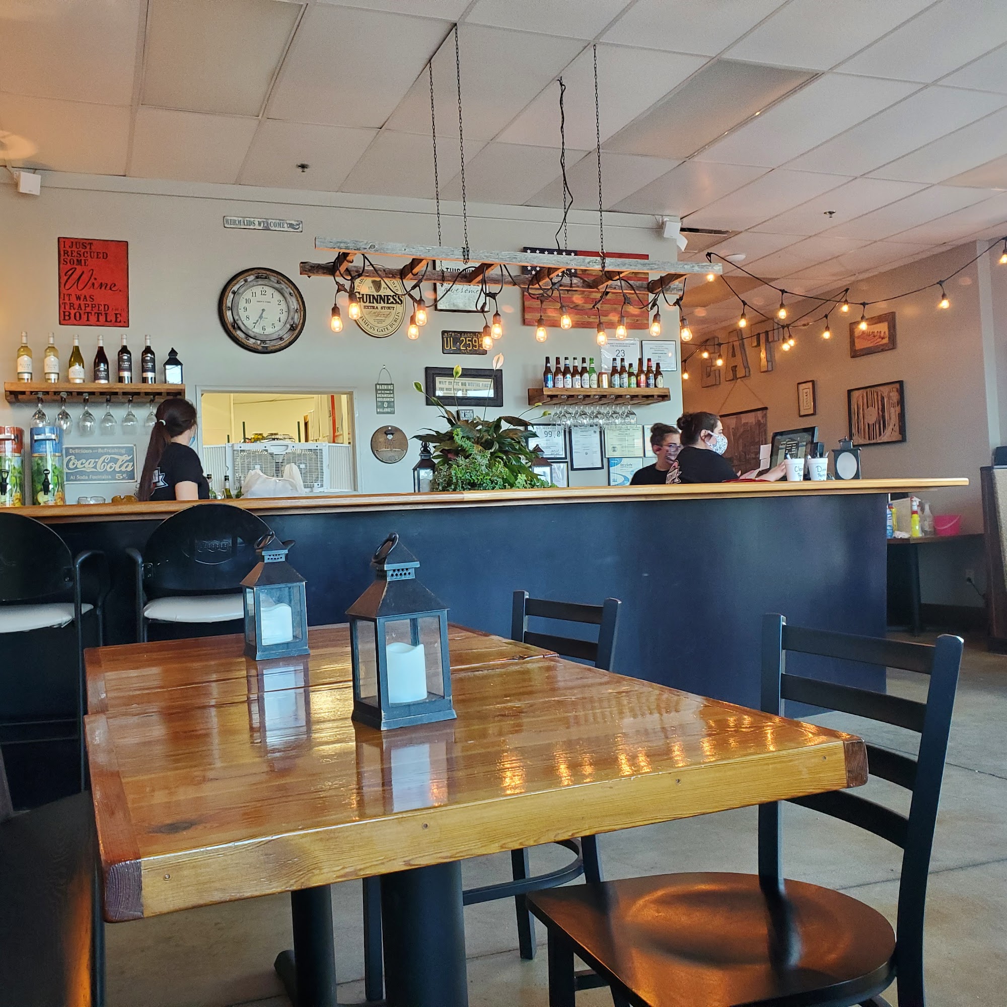 Midway Grille Bolivia