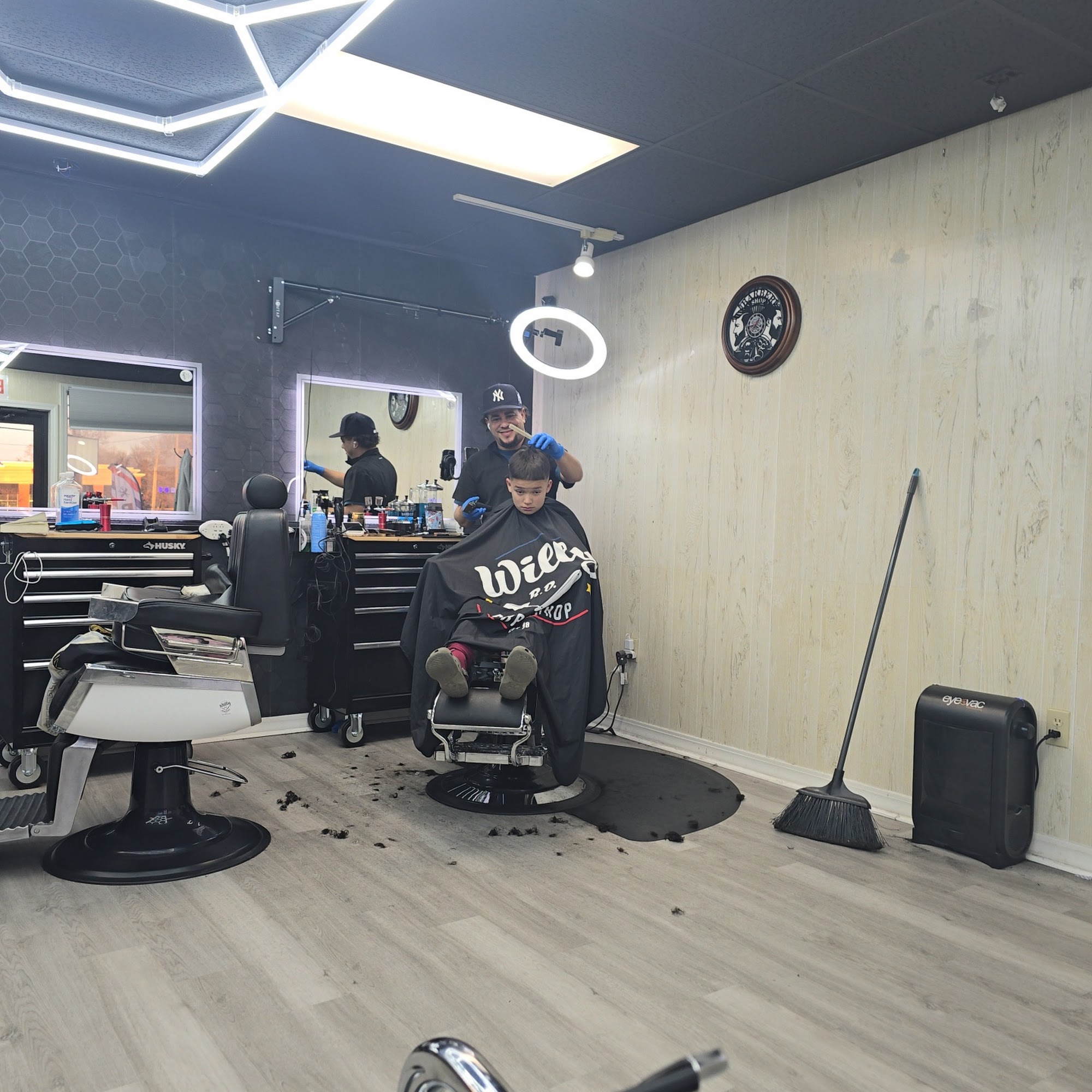 willy r.d Barbershop