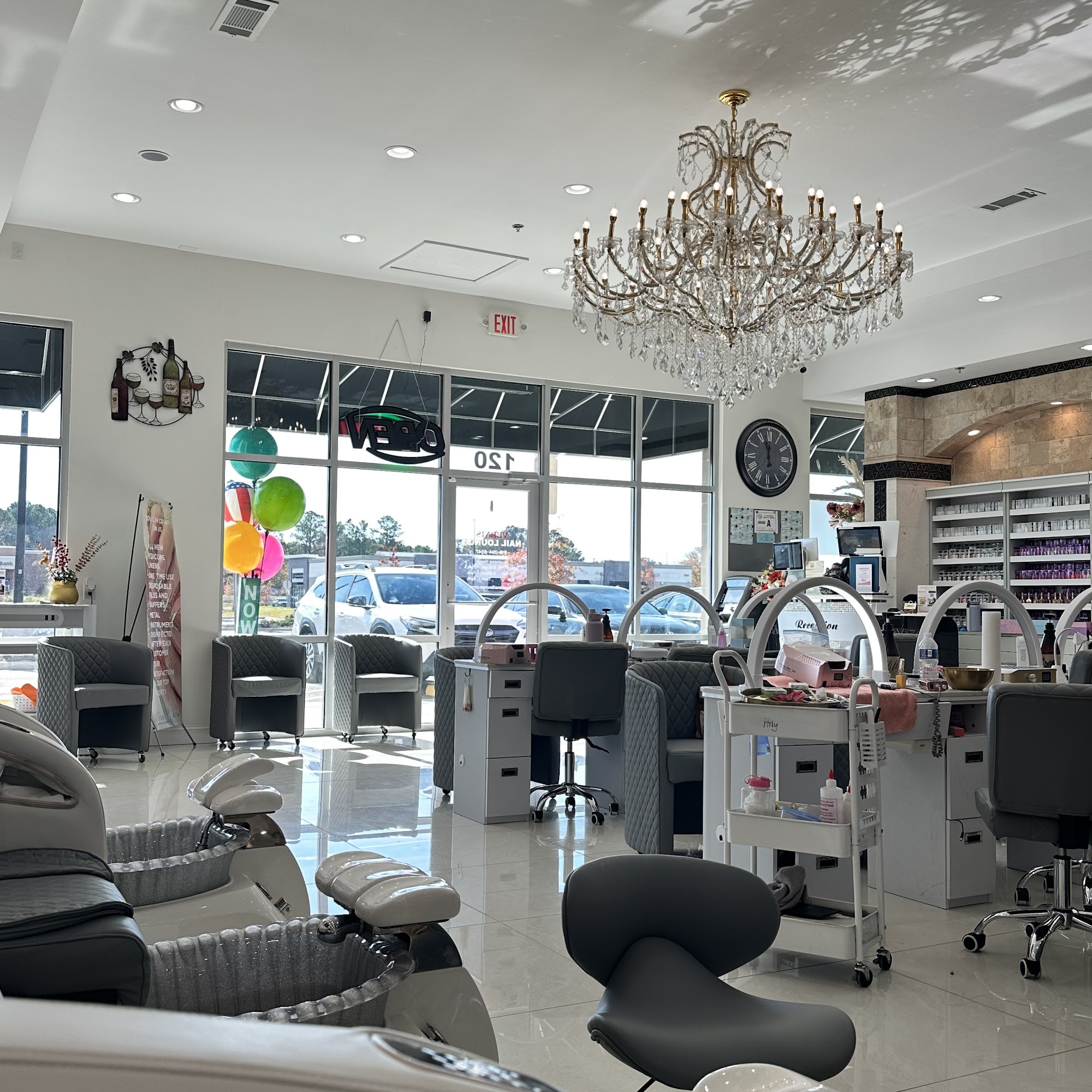VERNIS Nail Lounge & LASHES (MENTION 15% NEW CUSTOMERS)