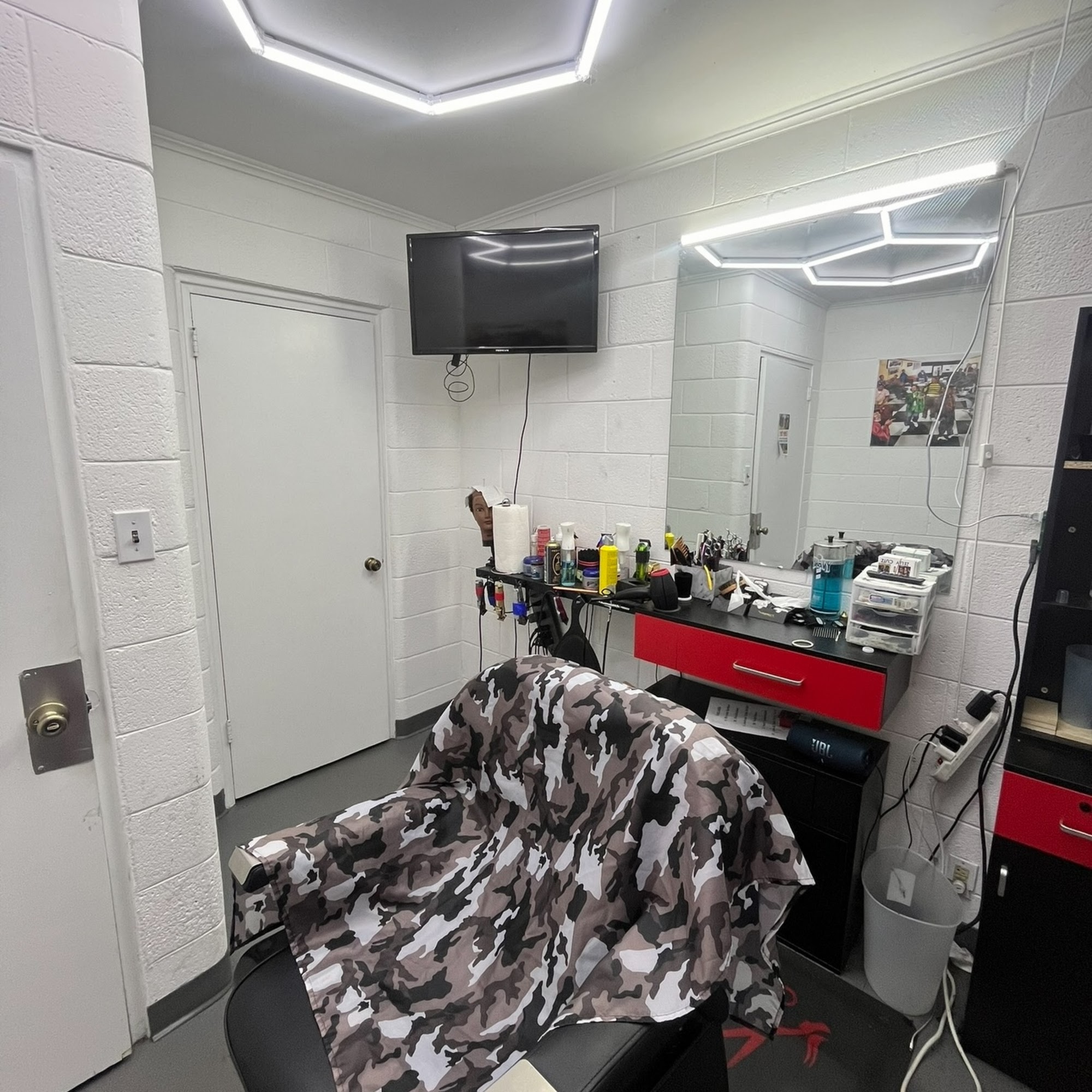 Zelly Salon Suites 3816 SW Durham Dr, Durham North Carolina 27707