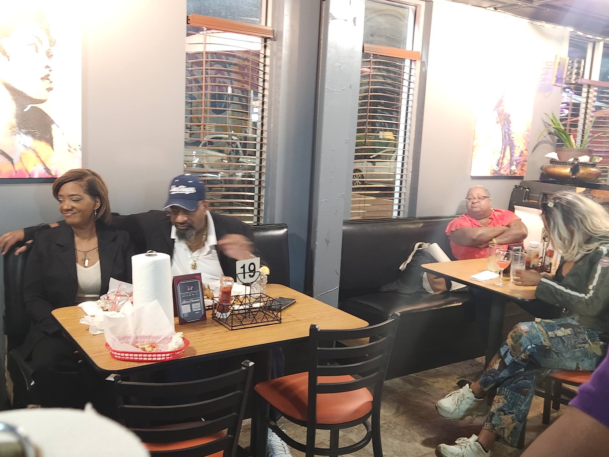 Rhythm & Brews Bar and Grill