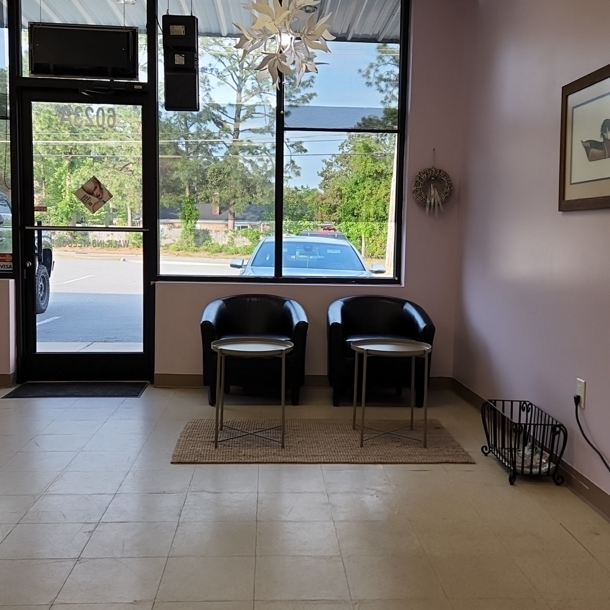 Ari Salon