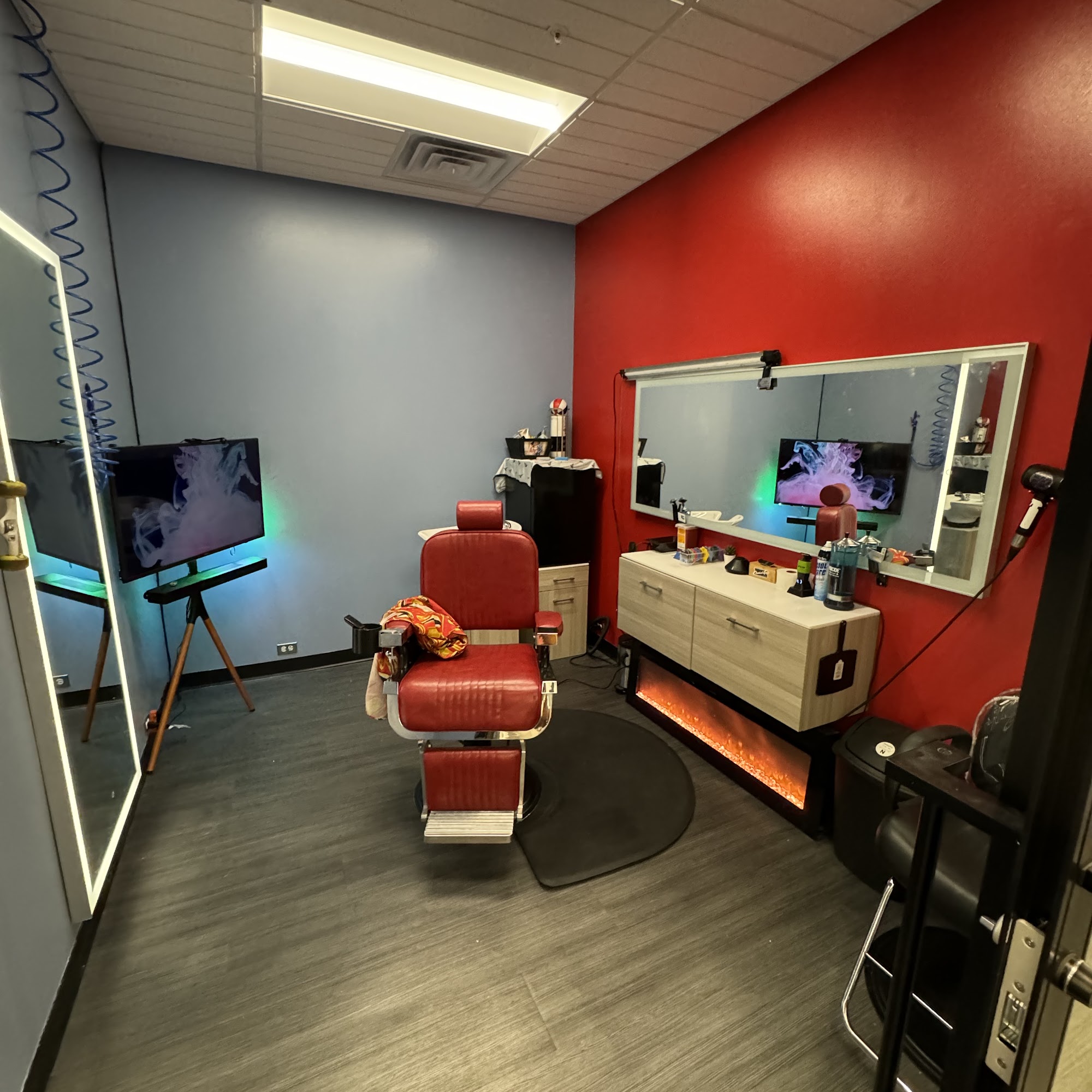 Danny @ Deluxe Cuts Dominican Barbershop 735 Cross Creek Mall Suite 16, Fayetteville North Carolina 28303