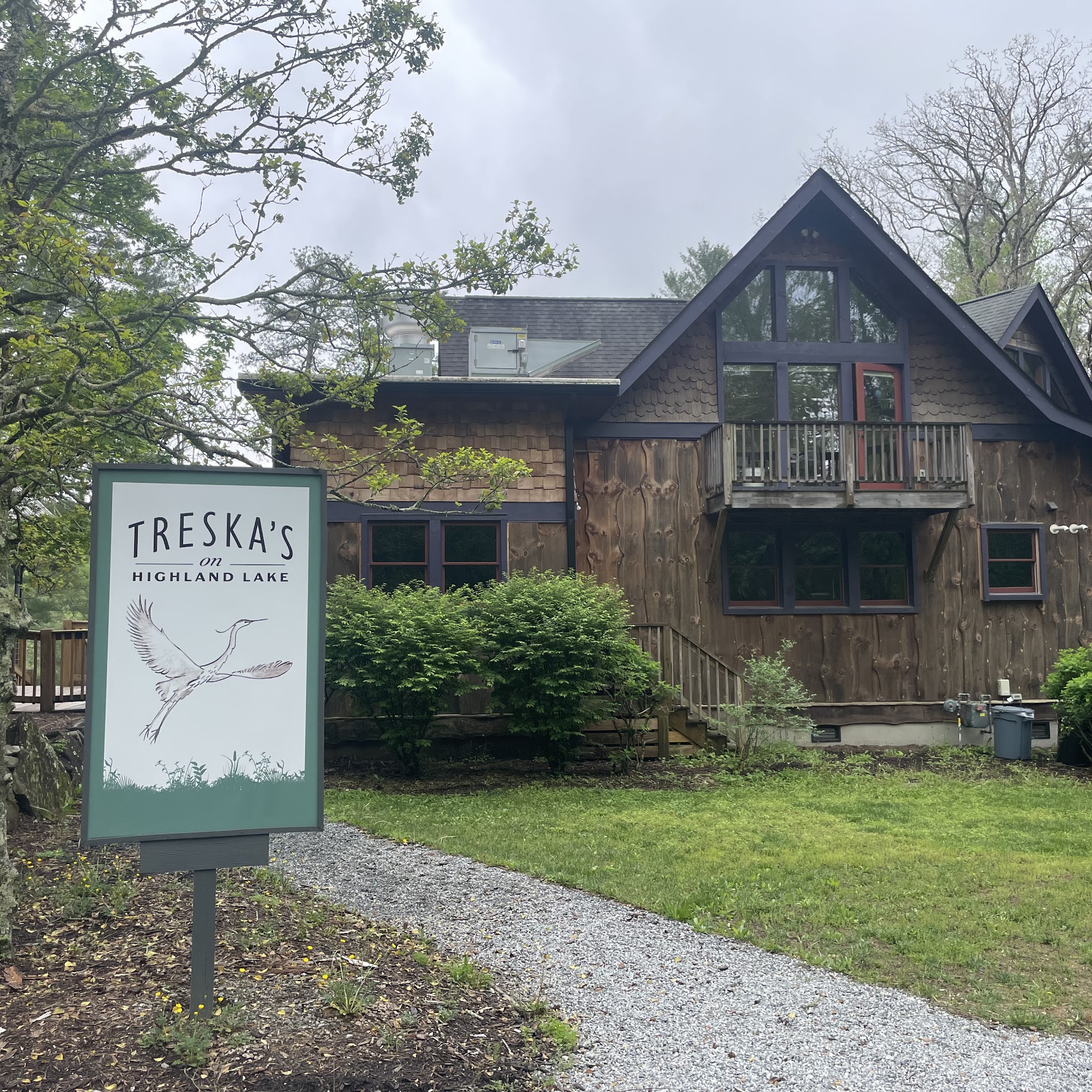 Treska's on Highland Lake