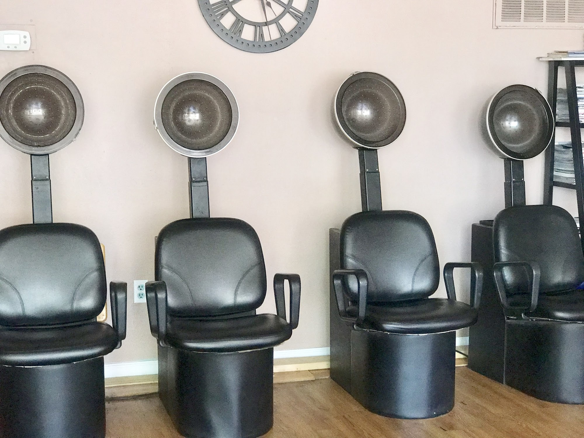 The Hot Seat Studio Salon 206 Exchange Pl, Greensboro North Carolina 27401