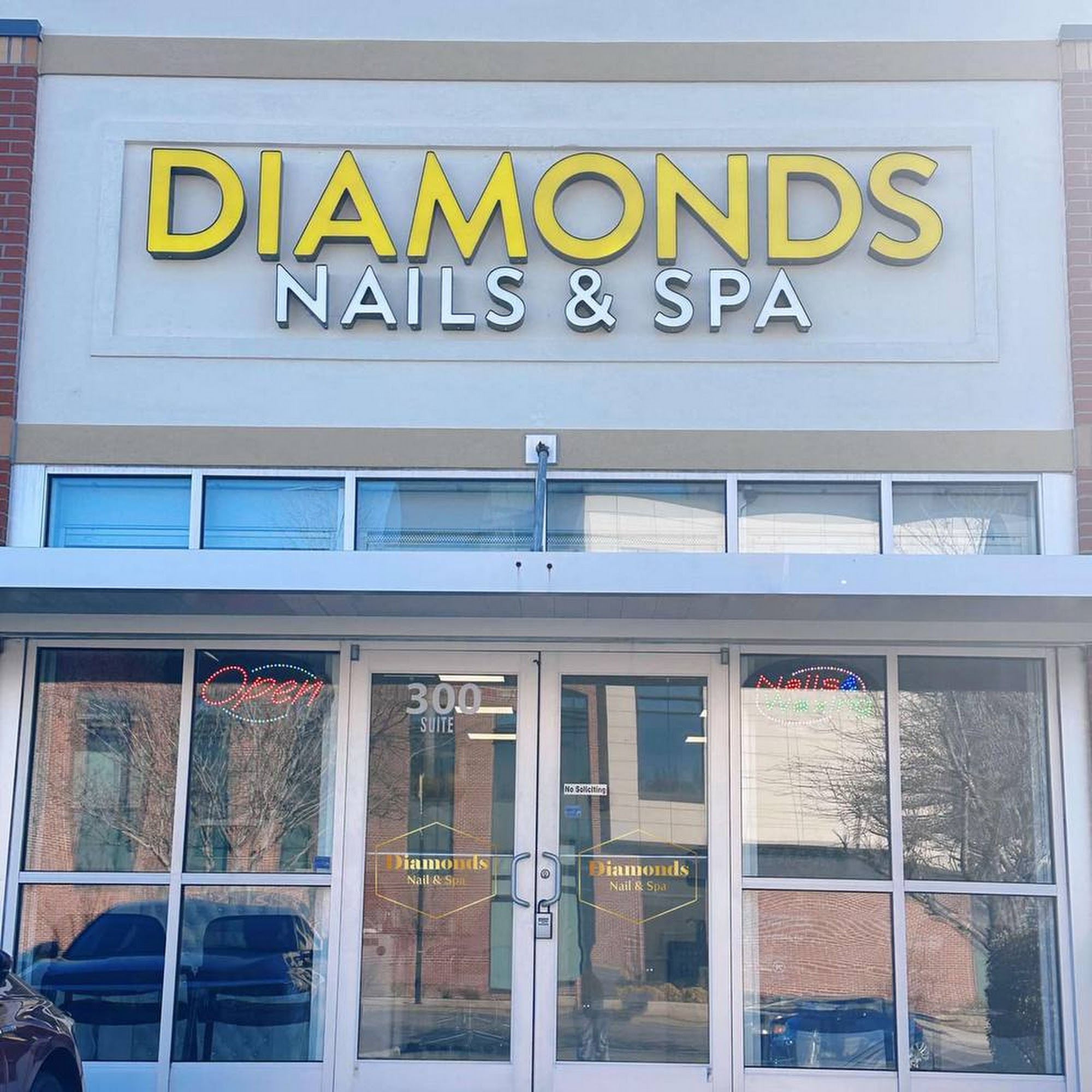 Diamonds Nails And Spa Greenville 110 E 10th St Suite 300, Greenville North Carolina 27858