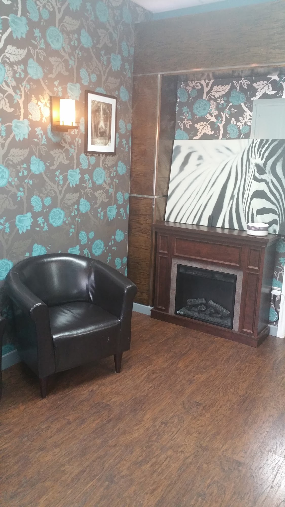 The Refined Pup Horse Shoe