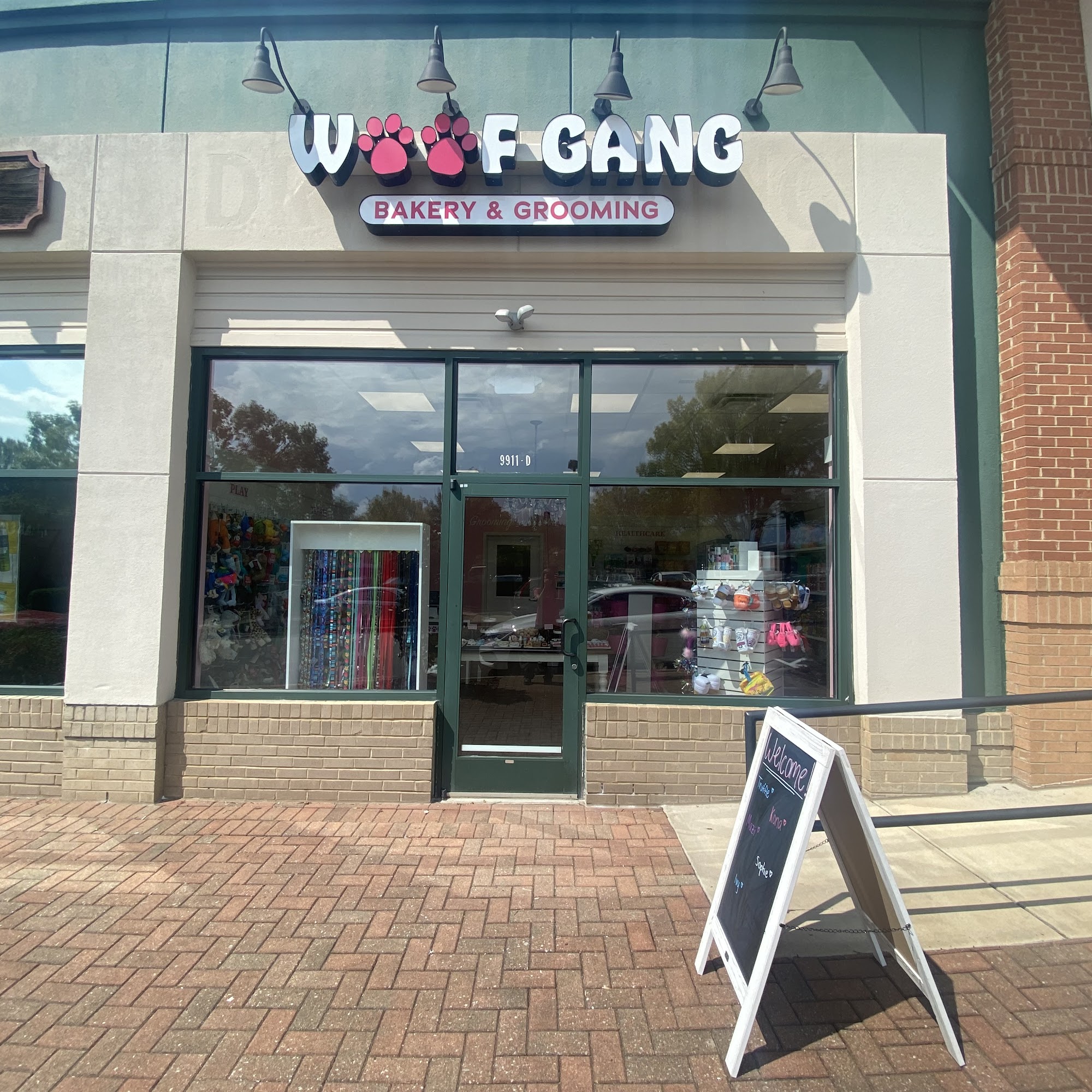 Woof Gang Bakery & Grooming Huntersville 9911 Rose Commons Dr Unit D, Huntersville North Carolina 28078