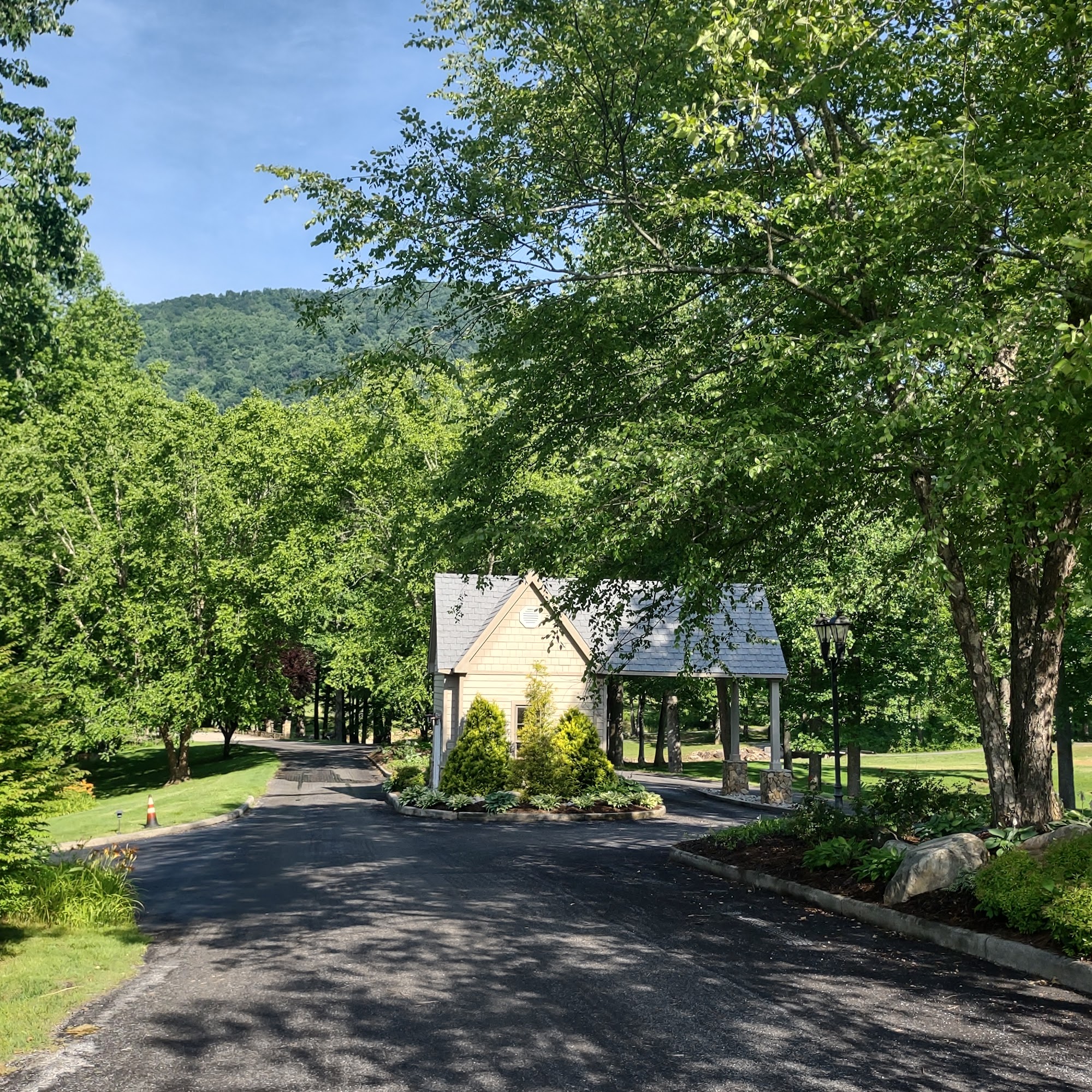 Linville Falls Mountain Club 45 Blue Ridge Dr N, Marion North Carolina 28752