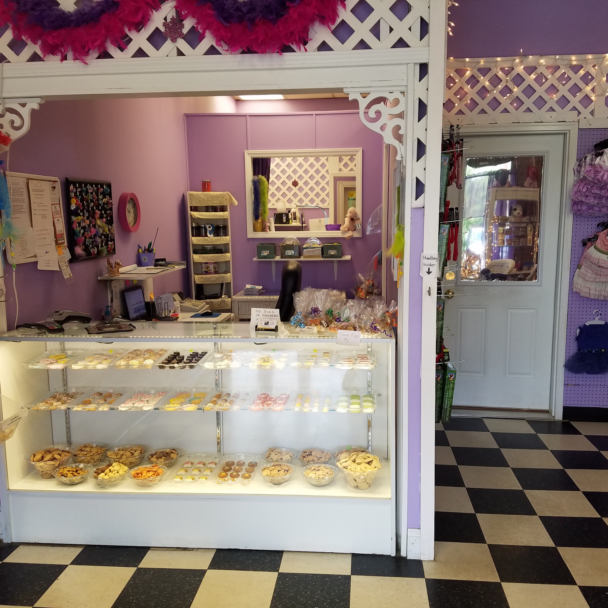 A Barking Boutique 1600-G Matthews-Mint Hill Rd, Matthews North Carolina 28105