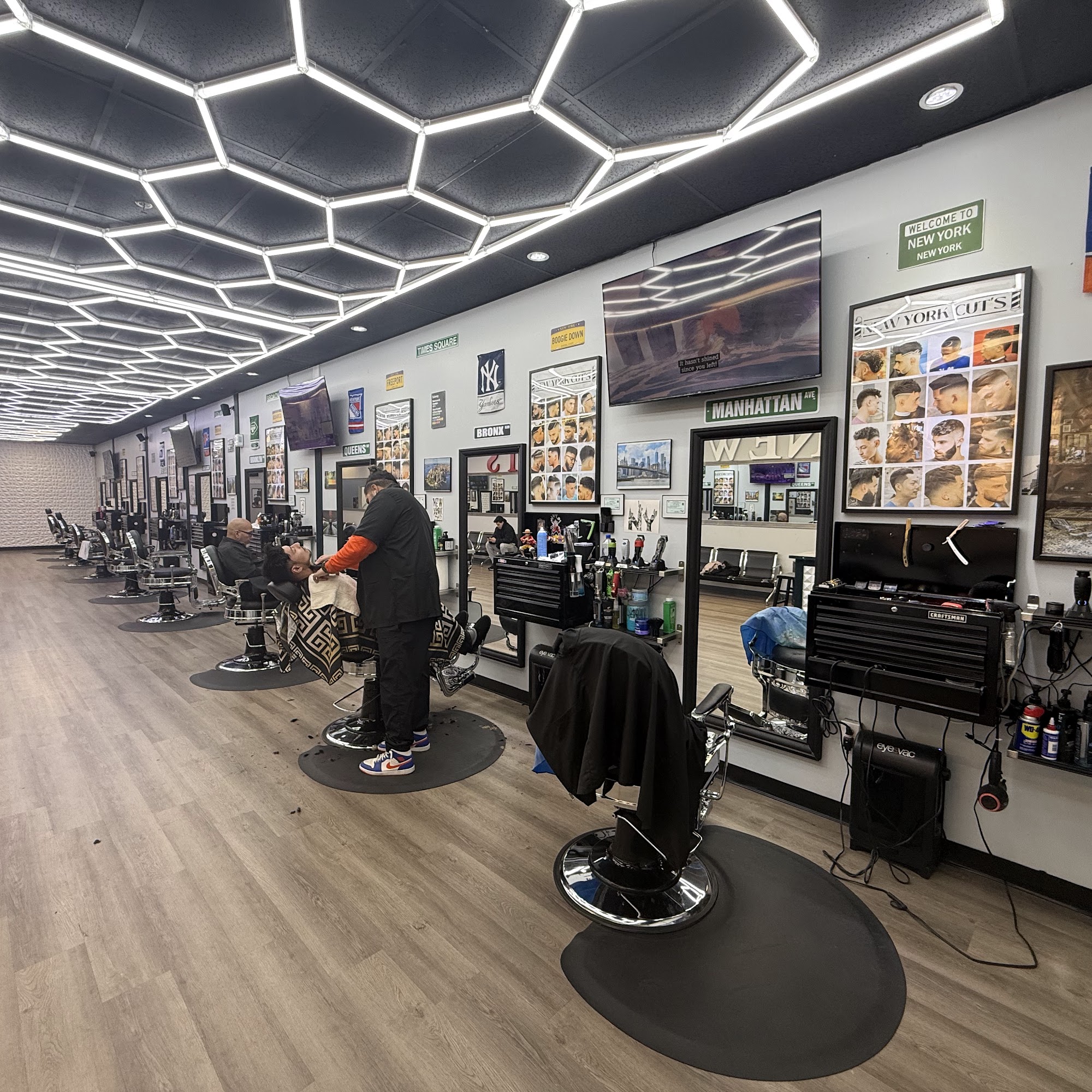 NEW YORK CUTS BARBER SHOP