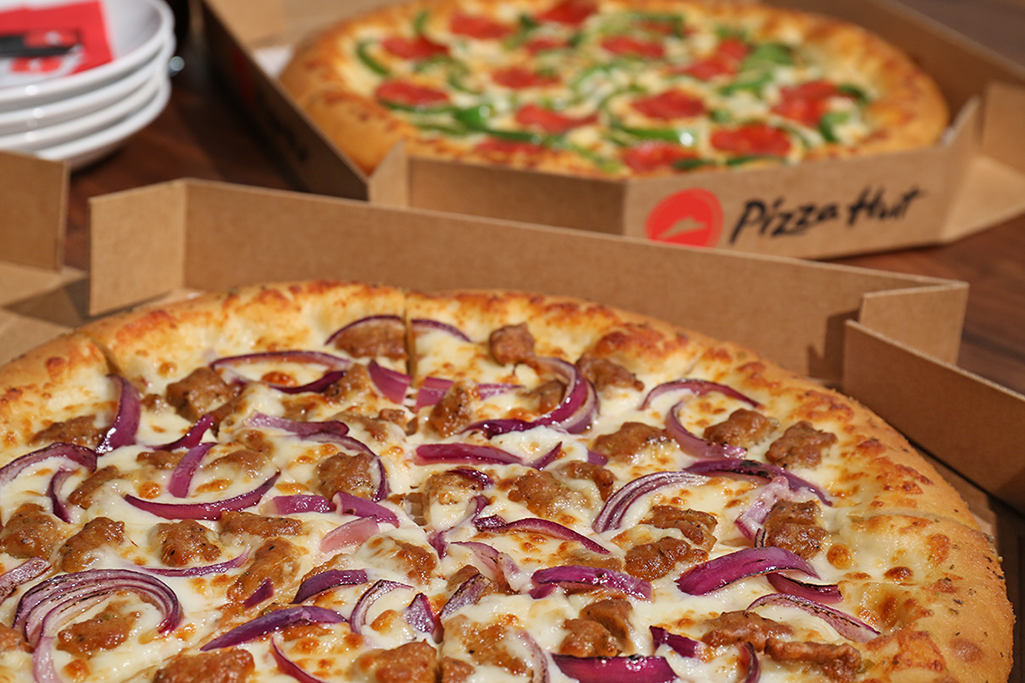 Pizza Hut - open until 4-22