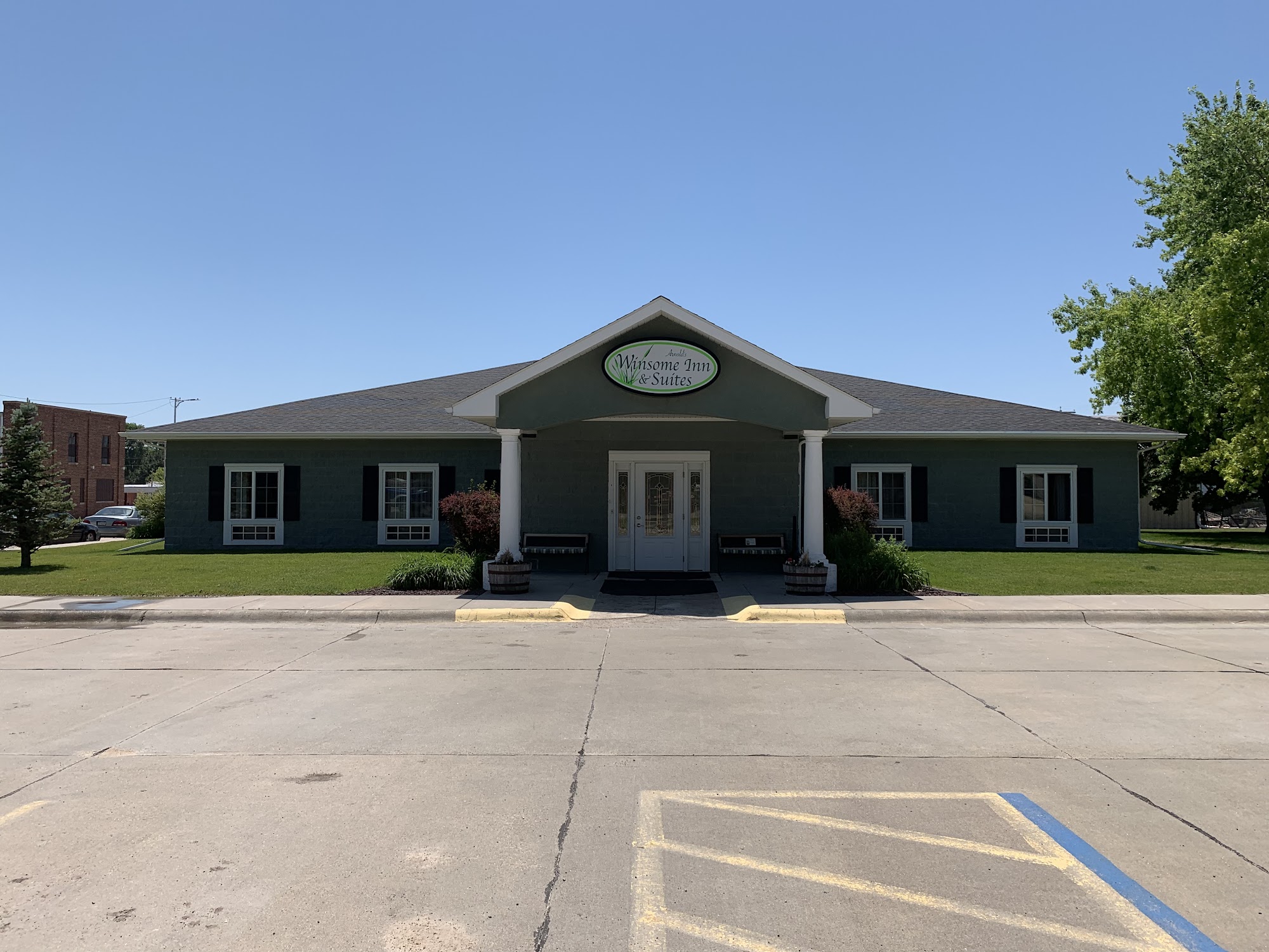 Arnold's Winsome Inn & Suites Menu