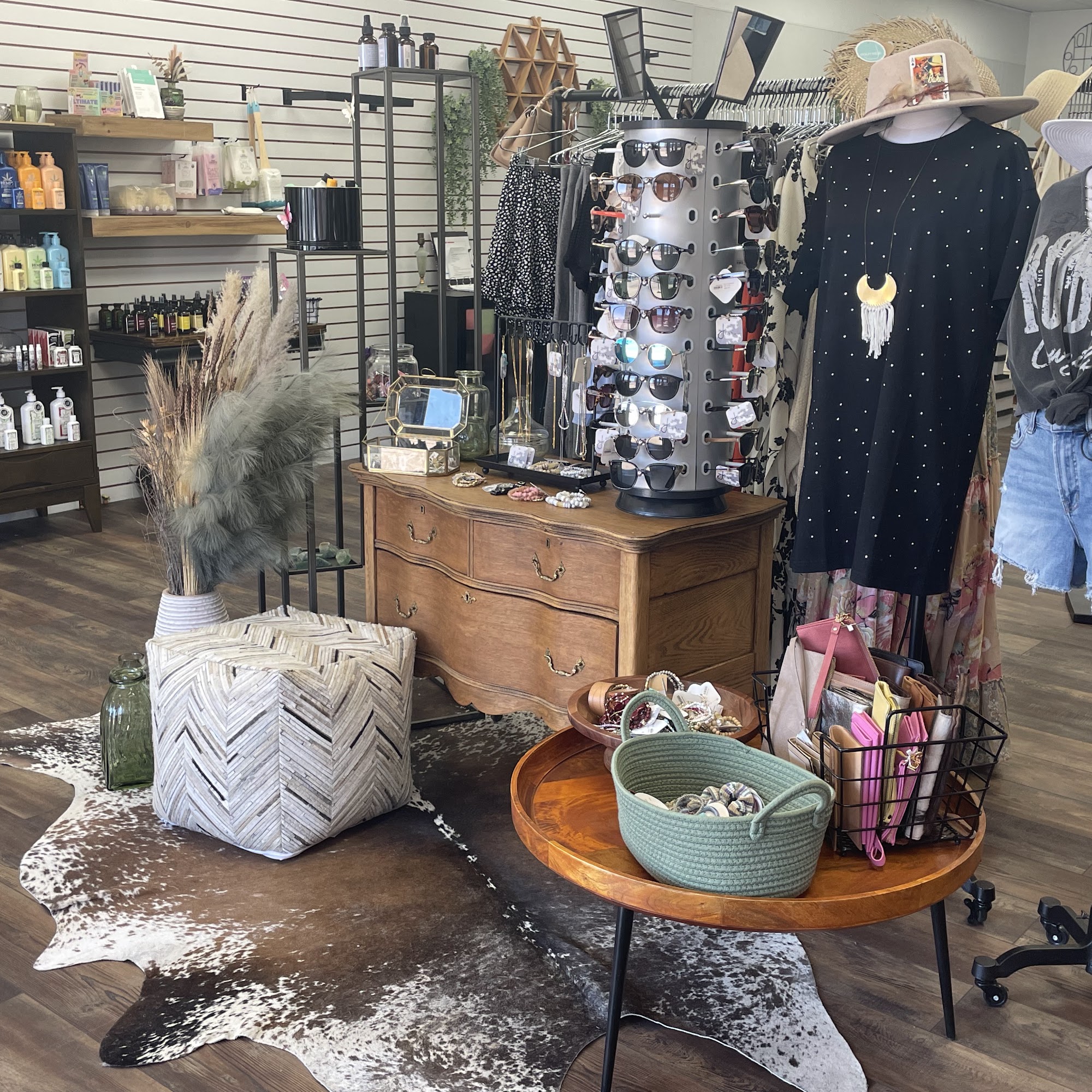 Branded J - Salon Spa & Boutique Loup City