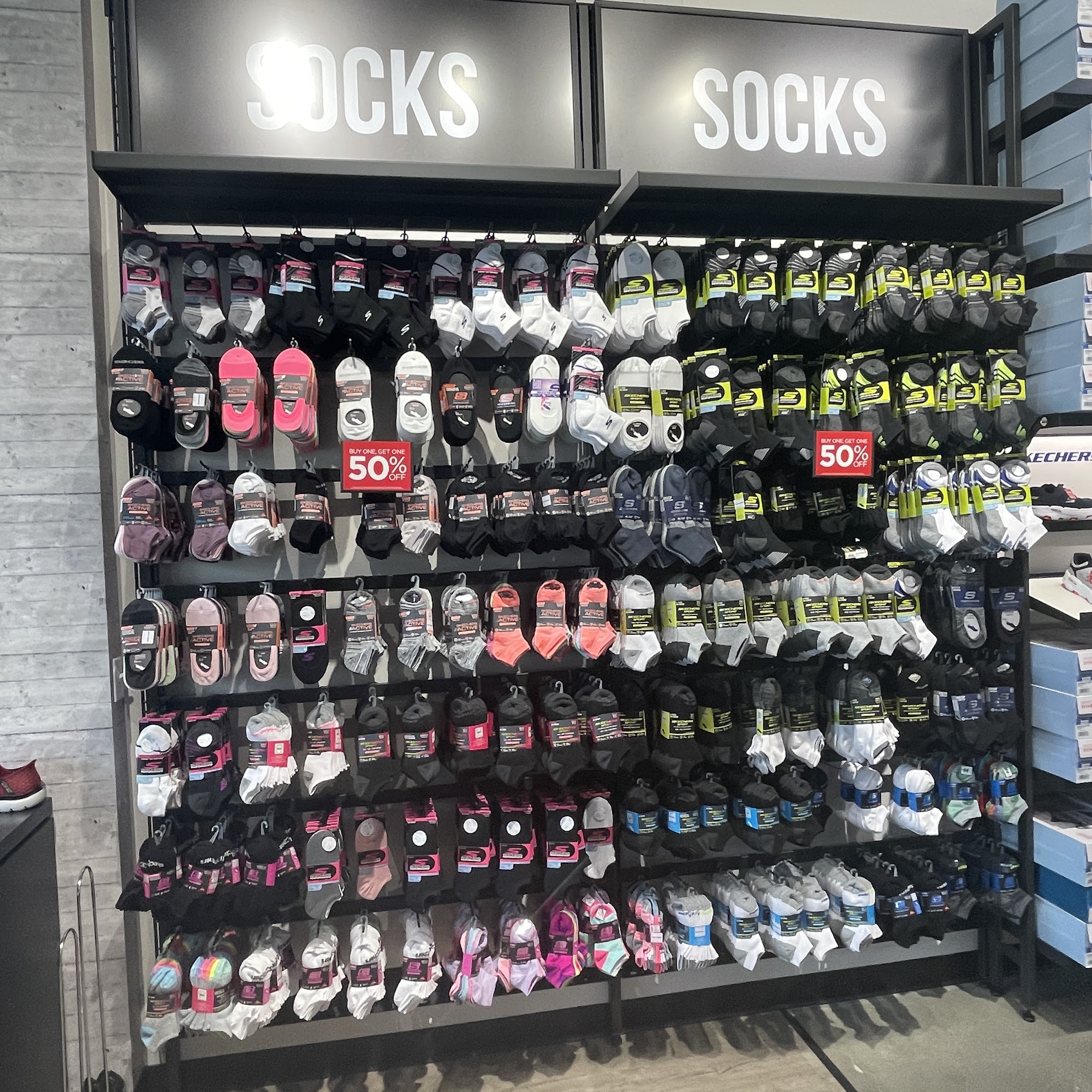SKECHERS Warehouse Outlet