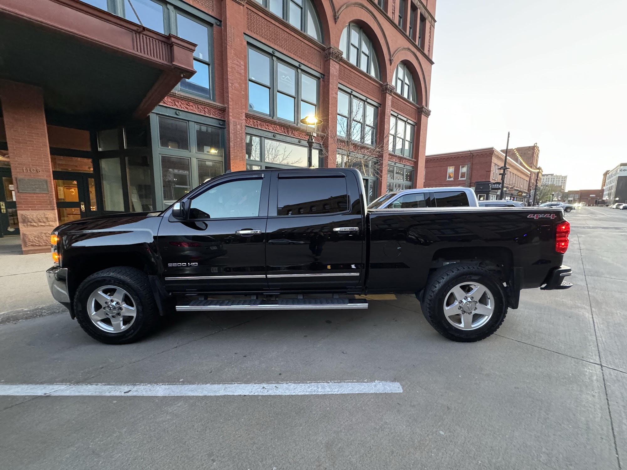 Lightning Boltz Detail 521 W 9th St, South Sioux City Nebraska 68776