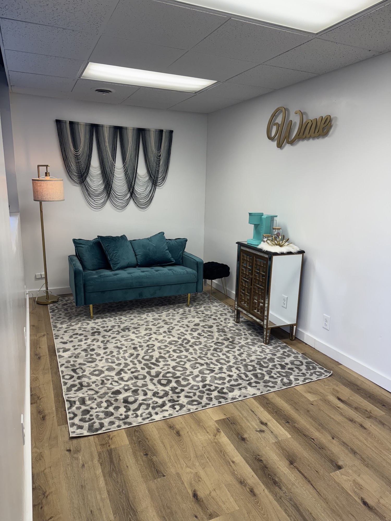 Wave Hair and Nail Salon York ne