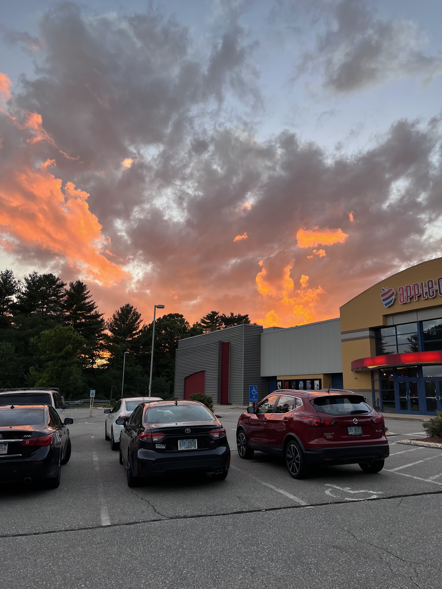 APPLE CINEMAS MERRIMACK - Merrimack NH - Hours, Directions, Reviews