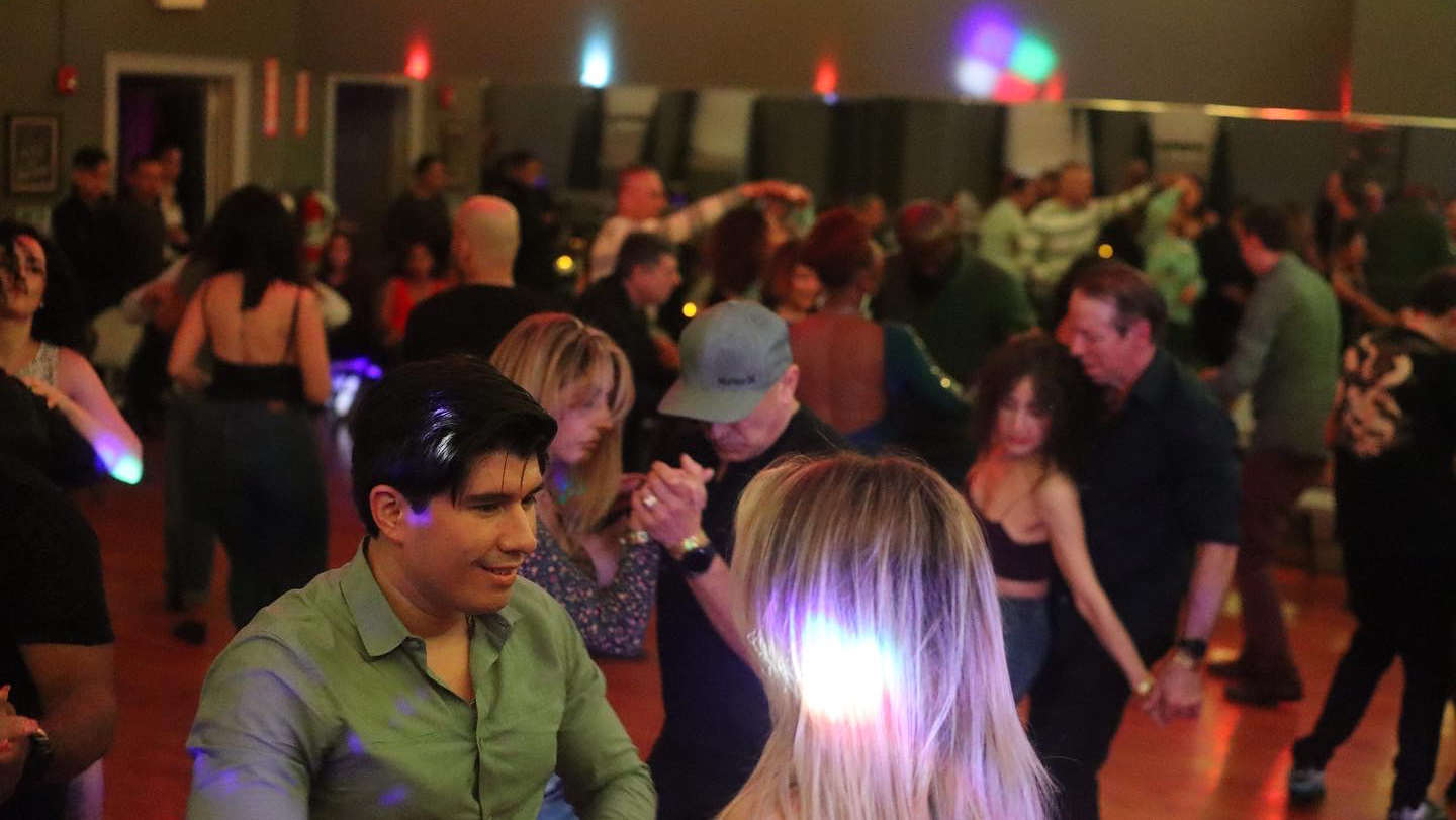 DJ Edwin Martinez - Salsa Social New Jersey Bergenfield