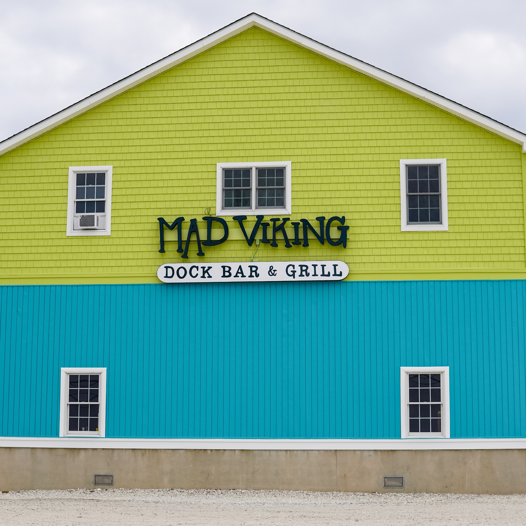 Mad Viking Dock Bar & Grill