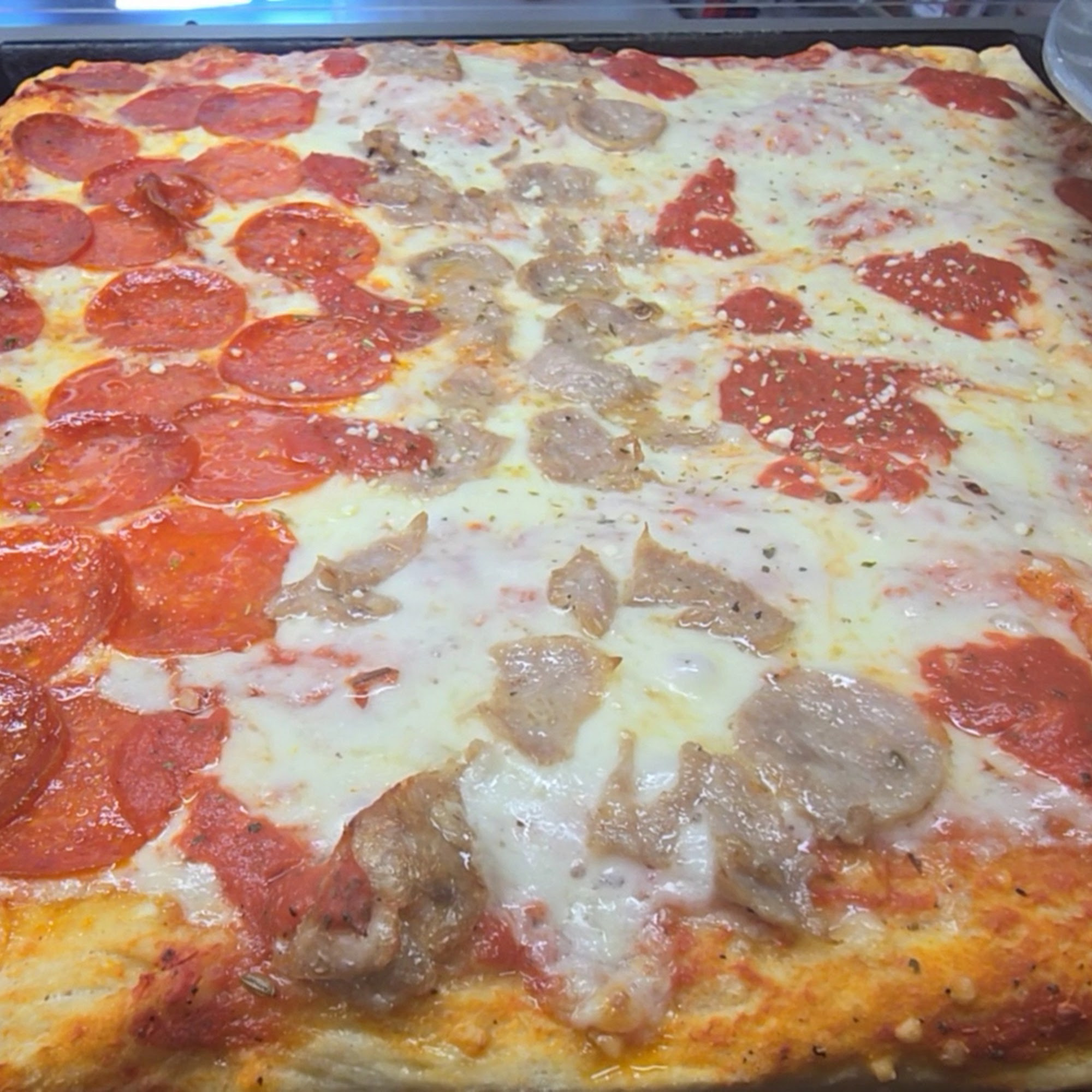 Frank's Pizzeria & Catering 07821