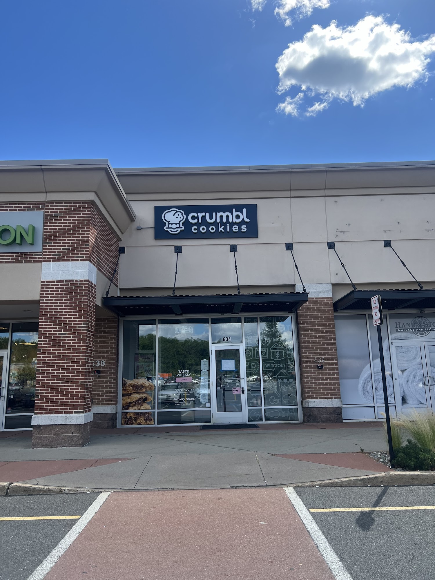 Crumbl - Hamilton Township 634 Marketplace Blvd, Hamilton Township, NJ 