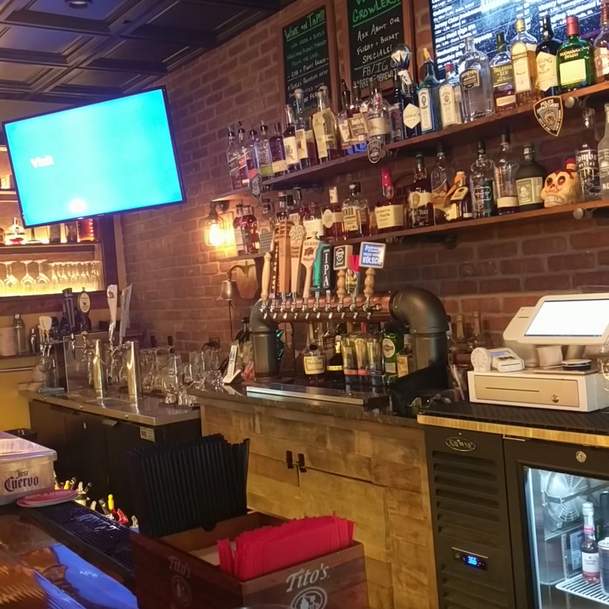 Barrel & Brew Craft Bar, Kitchen & Spirits New Milford