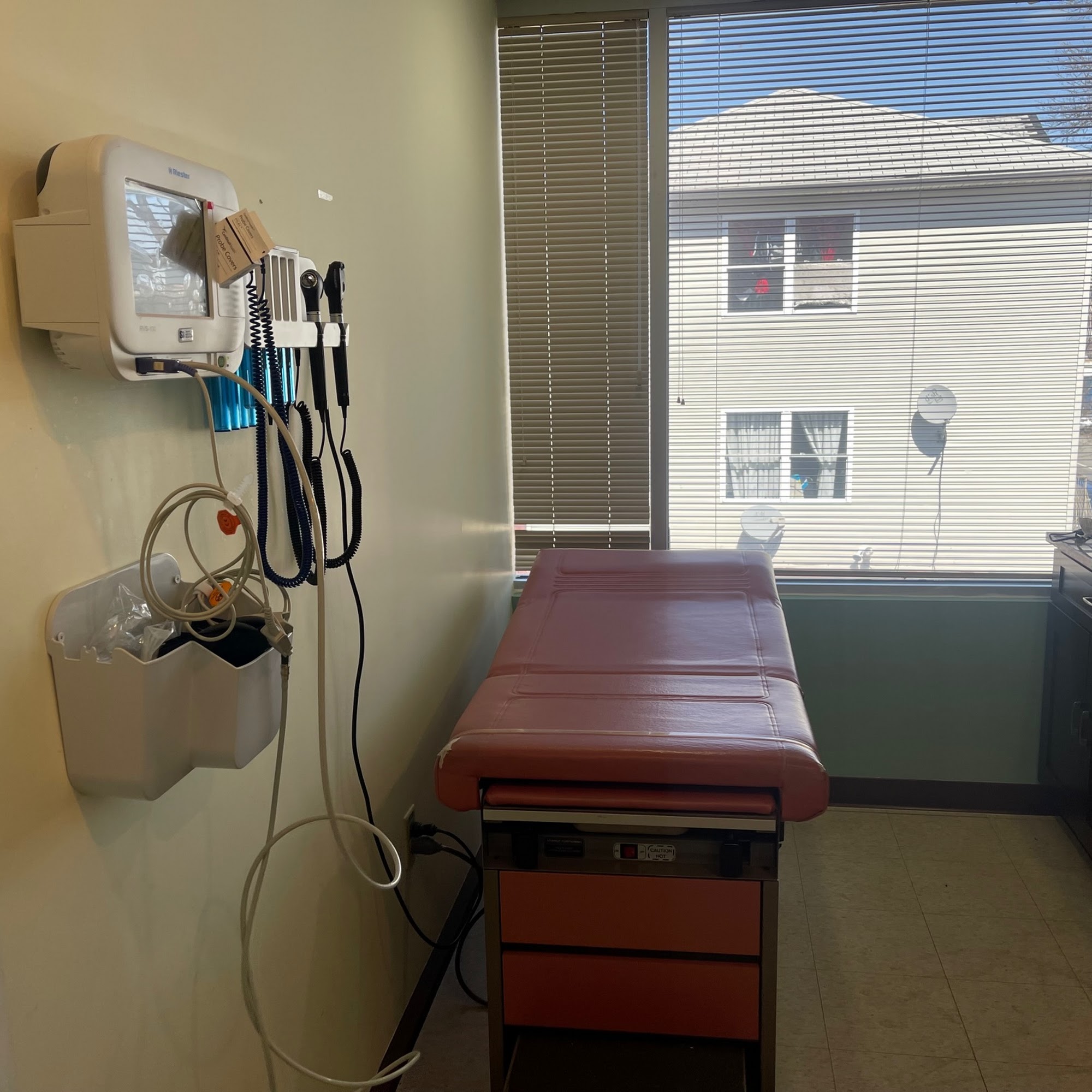 Family MD Urgent Care 393 Mulberry St Suite 203, Newark, NJ 07102