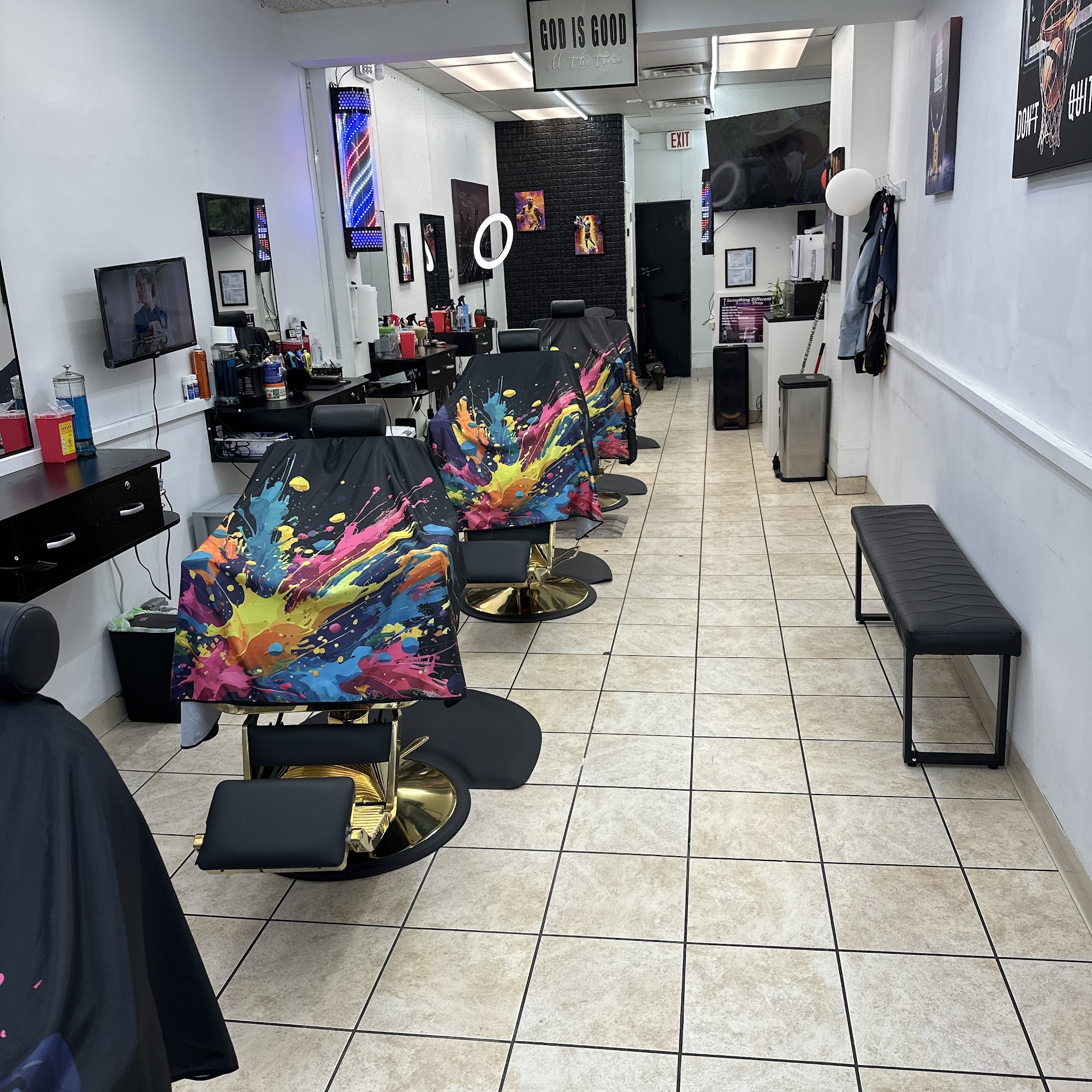 Something Different Barber Shop Tu barbería