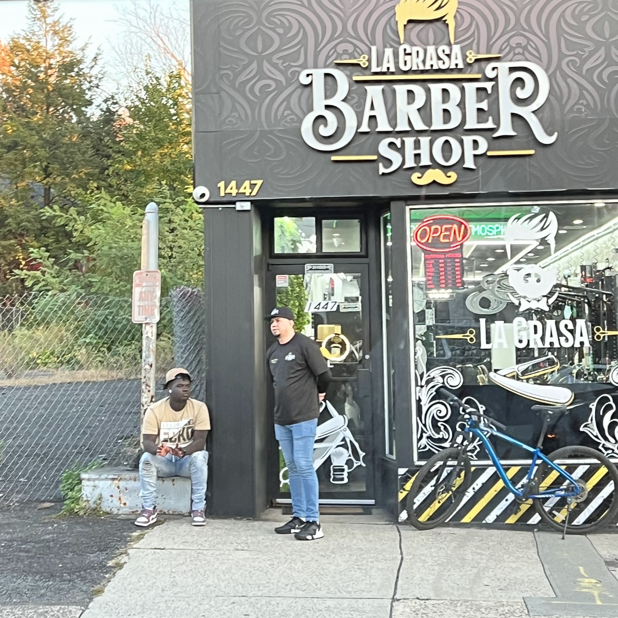 LA GRASA BARBER SHOP