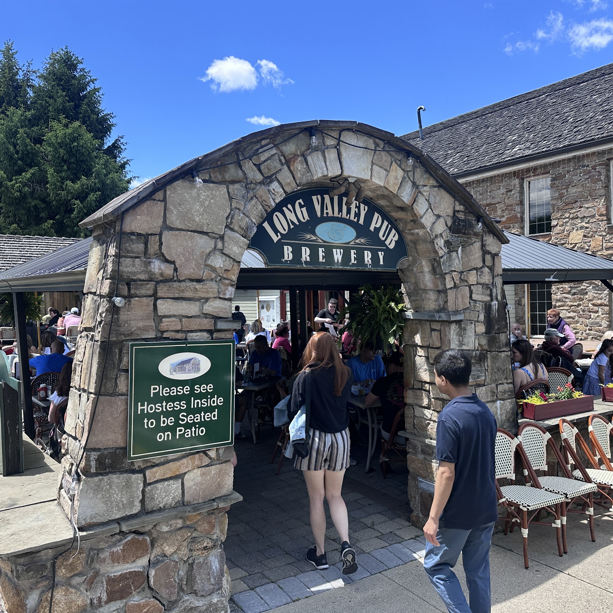 Long Valley Pub & Brewery at Restaurant Village Washington