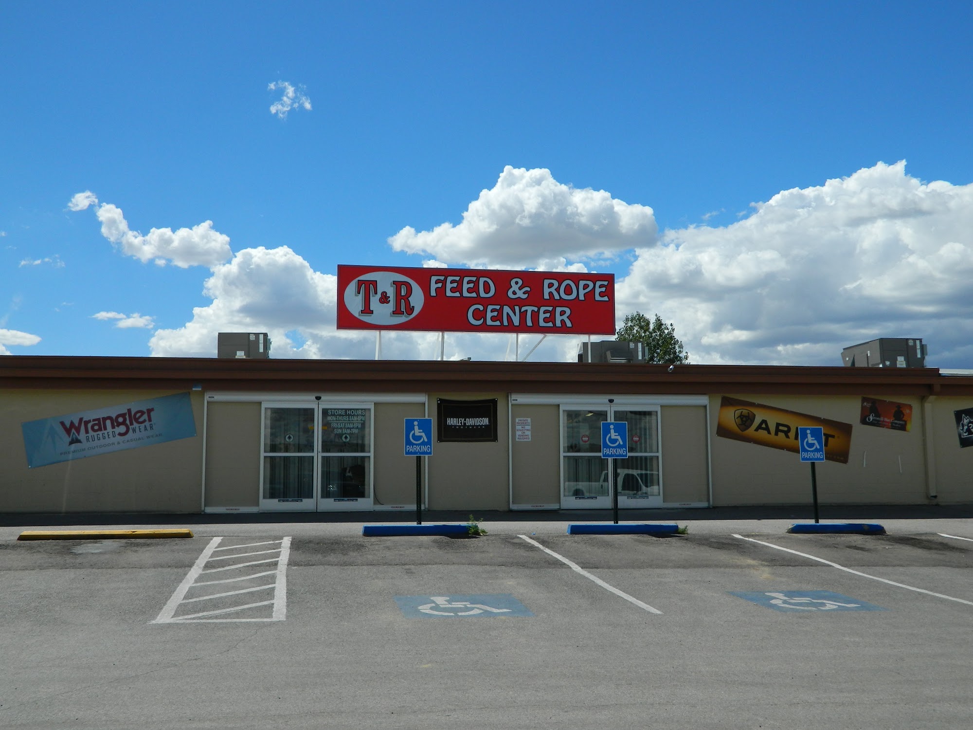T&R Feed and Rope Center Gallup