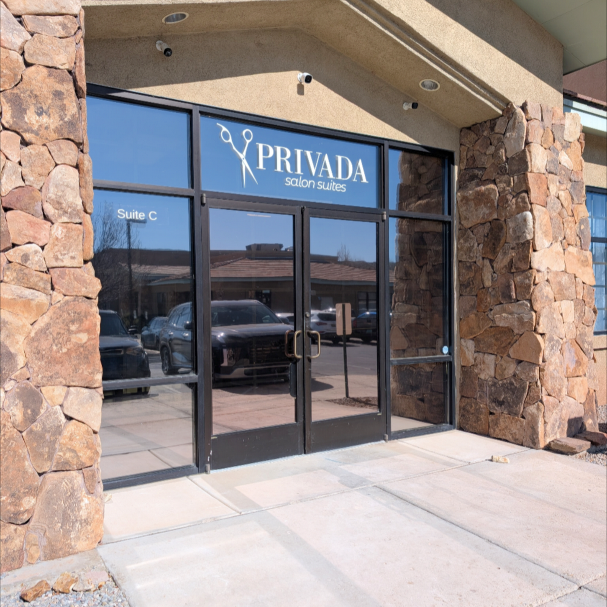 PRIVADA Salon Suites