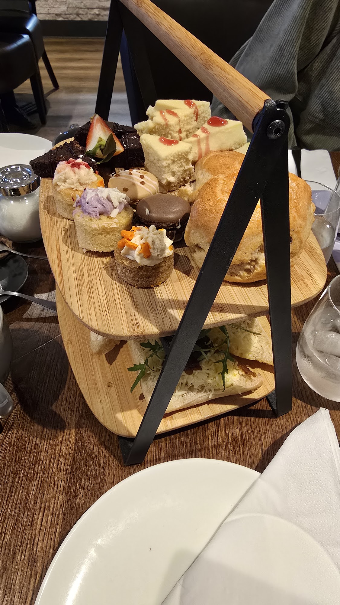 Lounge Bar & Restaurant 25-27 Chilwell Rd, Beeston, Nottingham