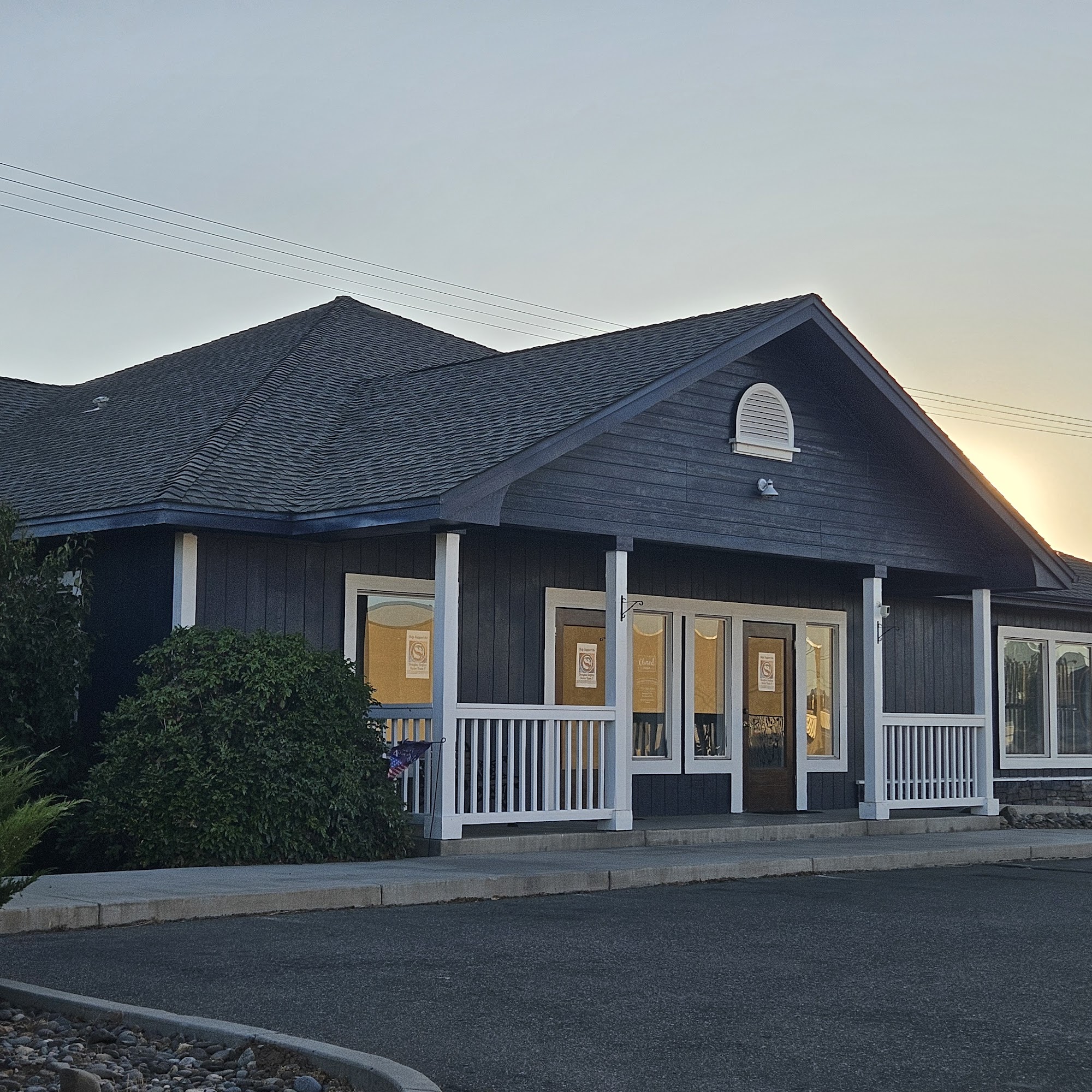 Job's Peak Veterinary Hospital Gardnerville