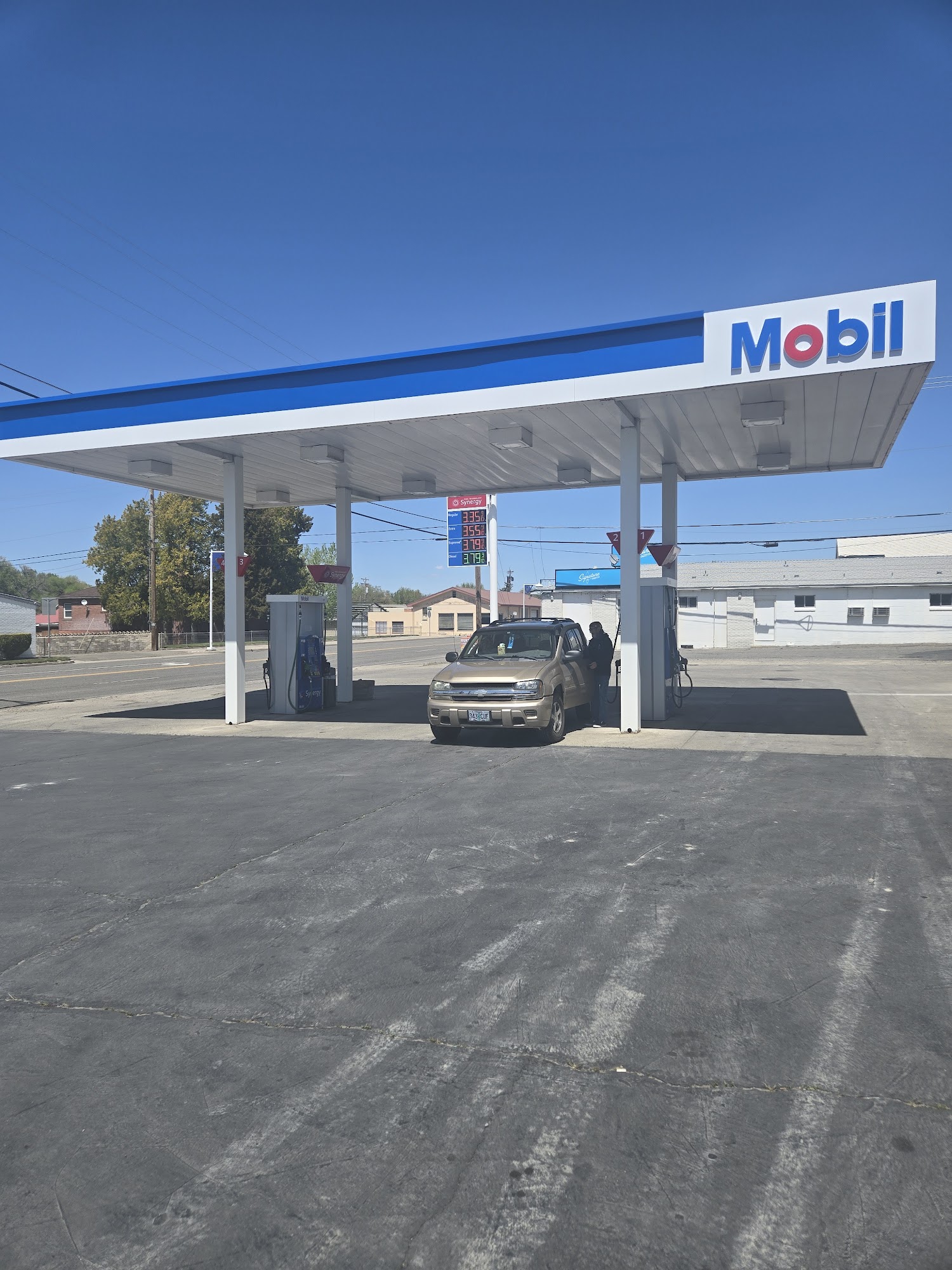 Mobil Gas Food and Liquor Winnemucca