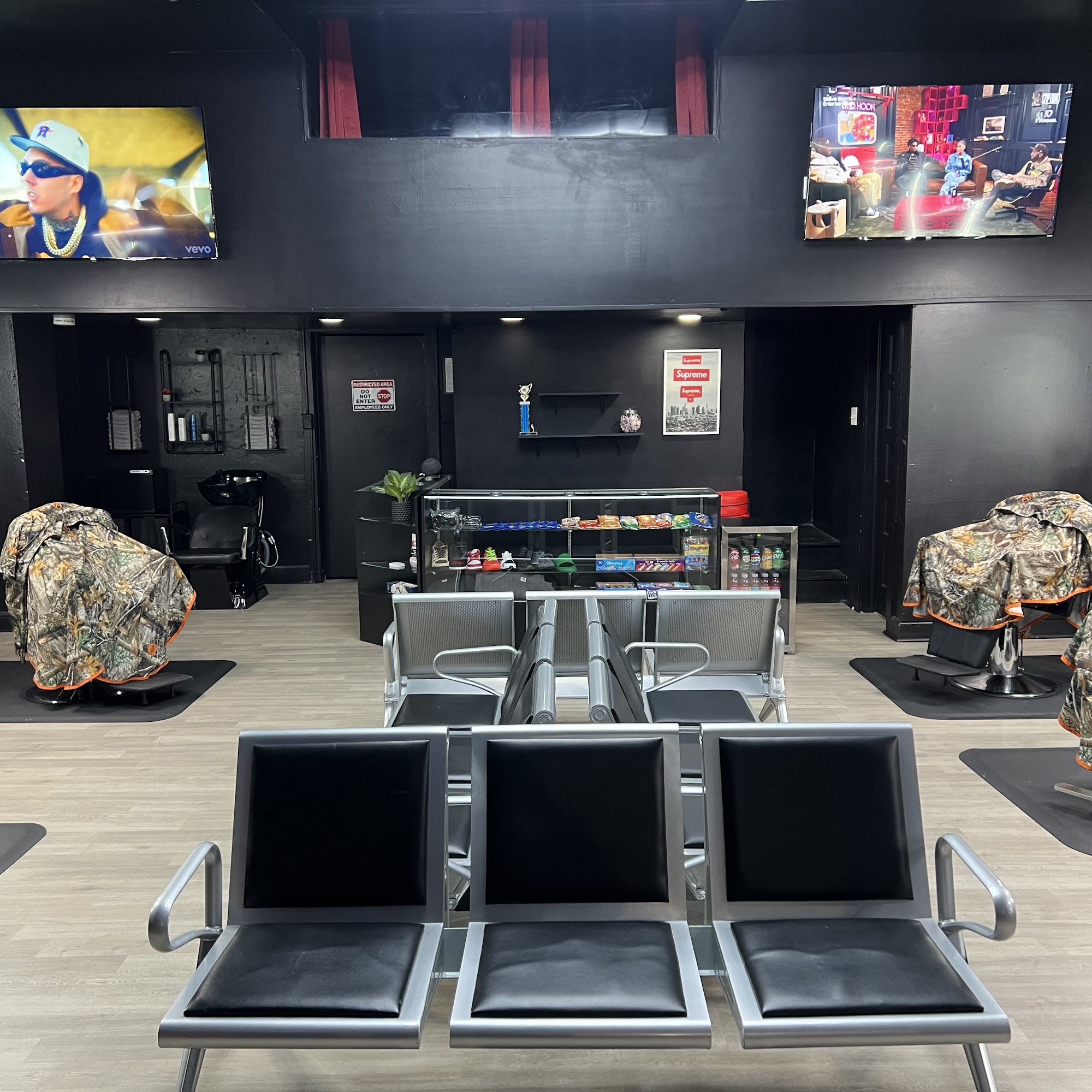 SkeeDaB’s Barber Parlor