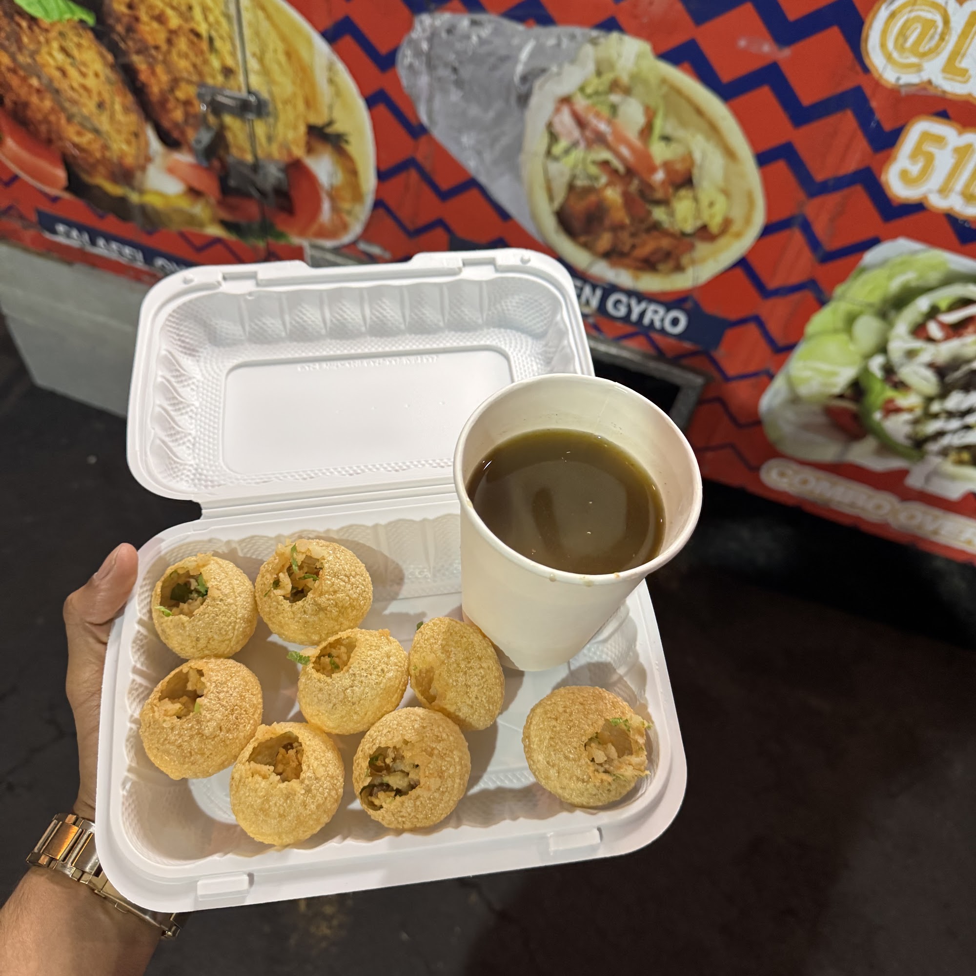 Lucky food cart 993 Willis Ave, Albertson